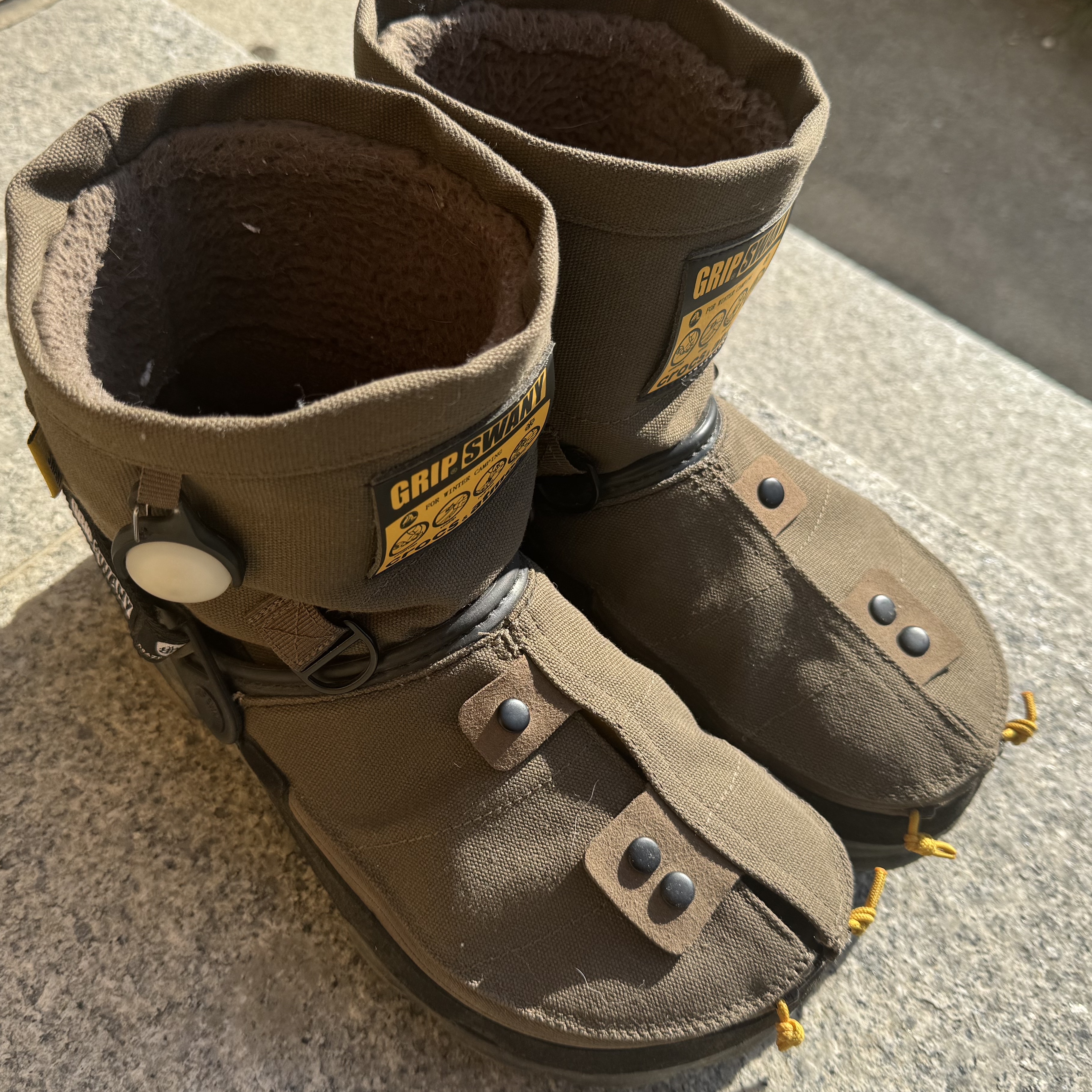 Crocs x Grip Swany x Atmos Classic All Terrain Clog Olive 착용 스타일