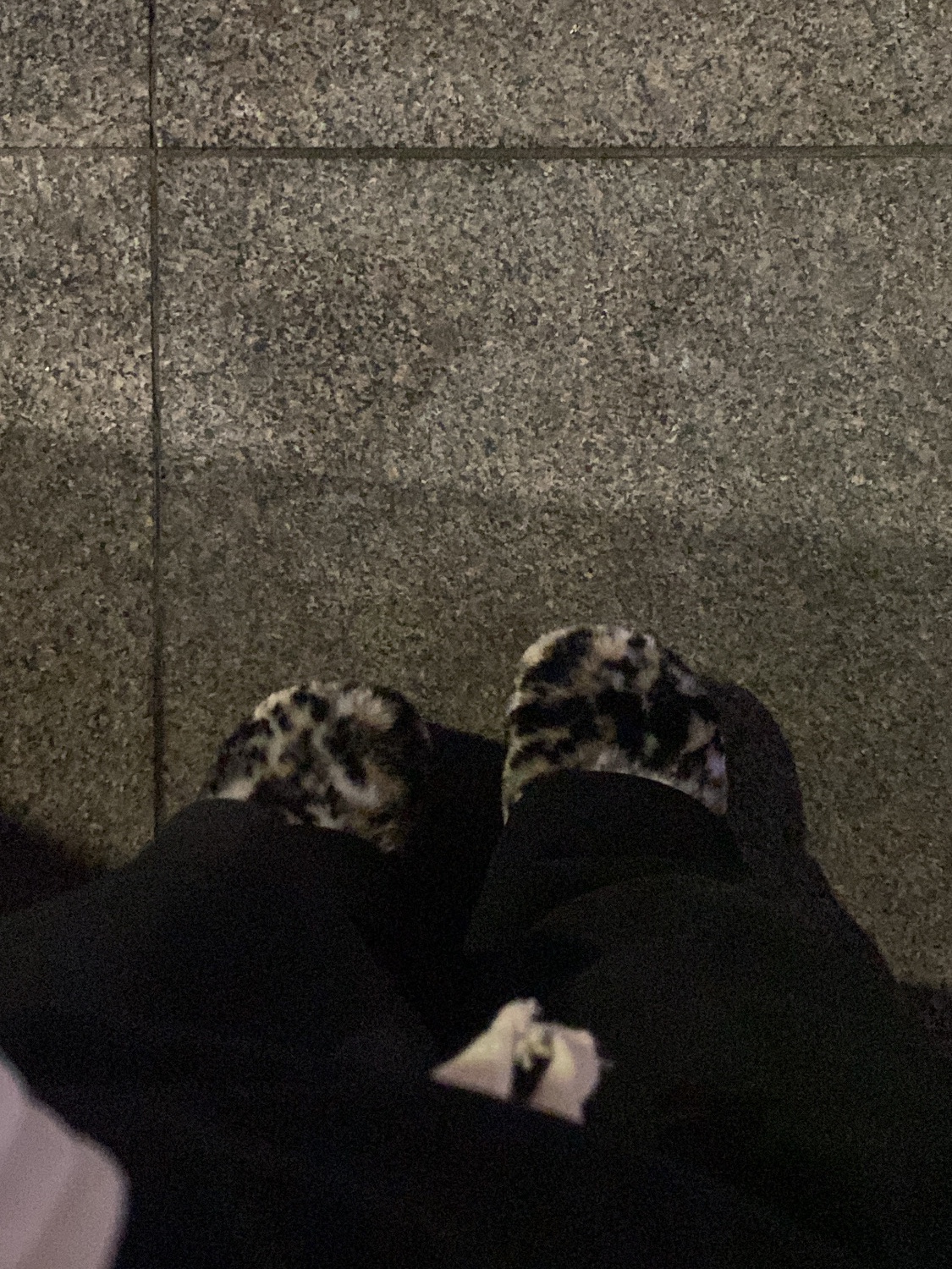 Crocs Classic Fur Sure Clog Black Multi 착용 스타일