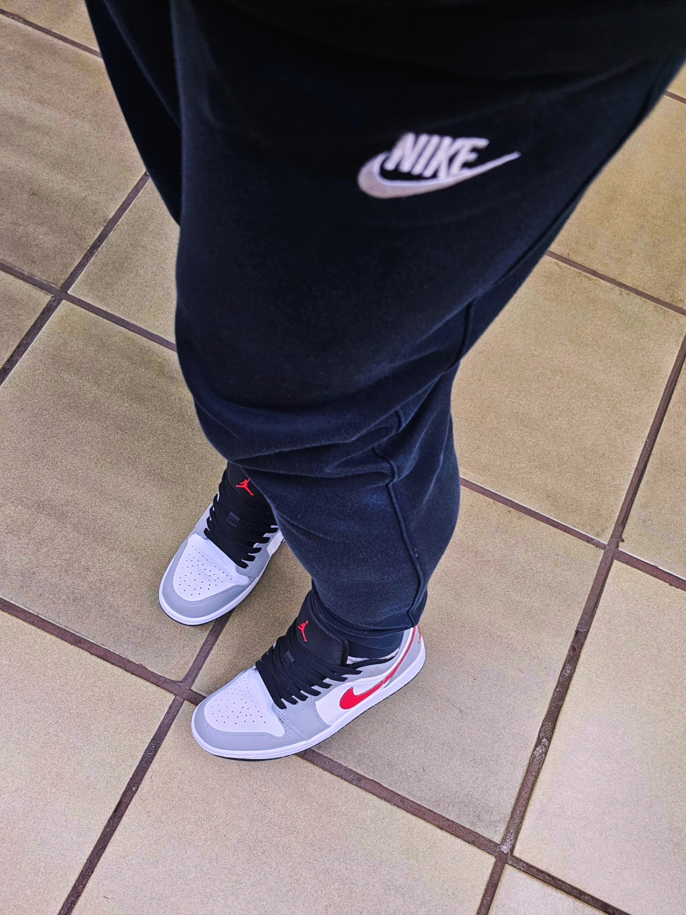Jordan 1 Low Light Smoke Grey 착용 스타일 - 2