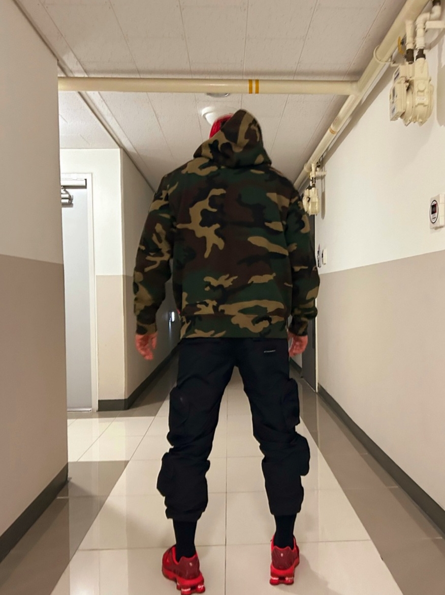 Supreme Double Hood Facemask Zip Up Hooded Sweatshirt Woodland Camo - 22FW, Supreme Gloss Ripstop Camp Cap Red - 23FW 착용 스타일 - 4