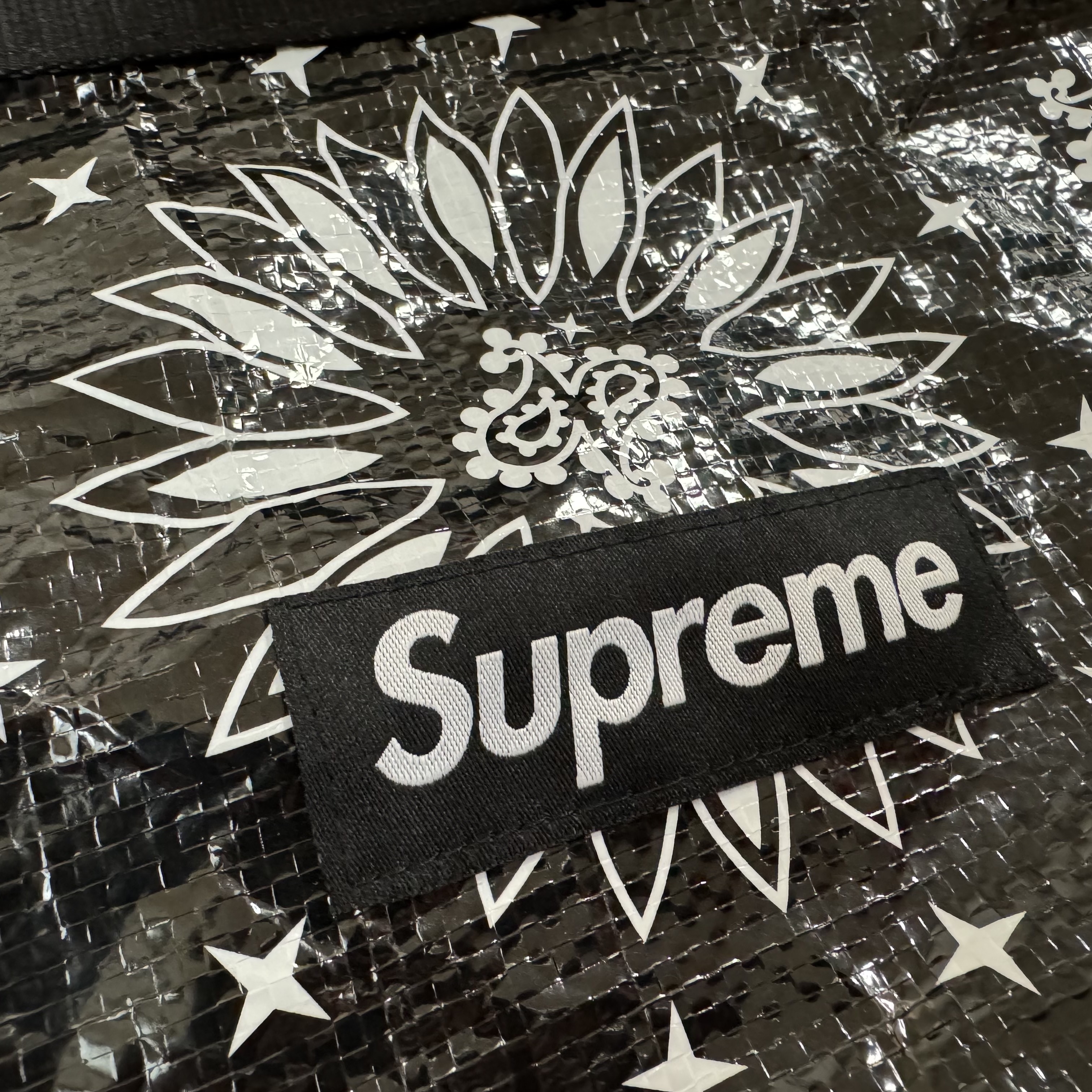 Supreme Bandana Tarp Side Bag Black - 21SS 착용 스타일