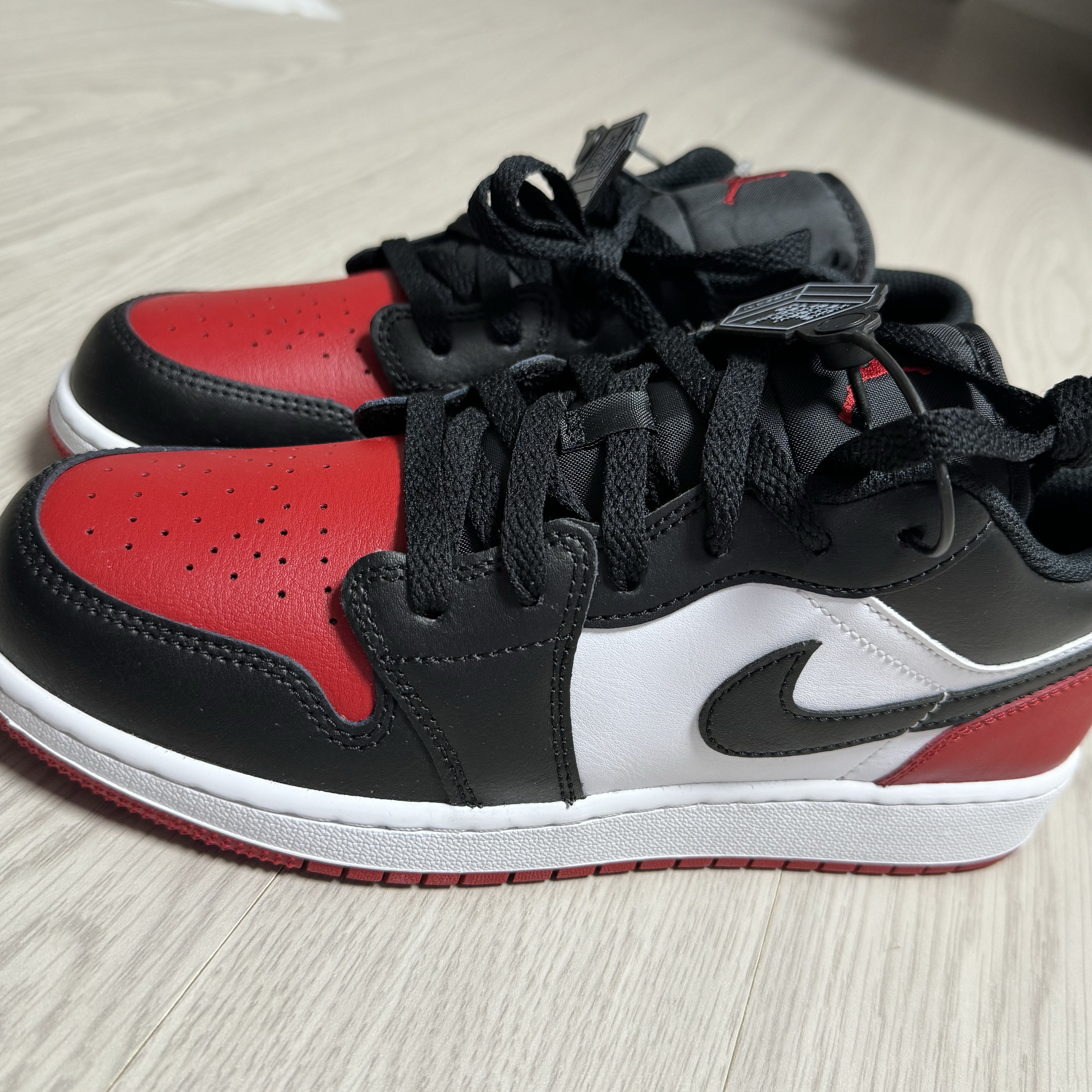 (GS) Jordan 1 Low White Varsity Red 착용 스타일 - 1