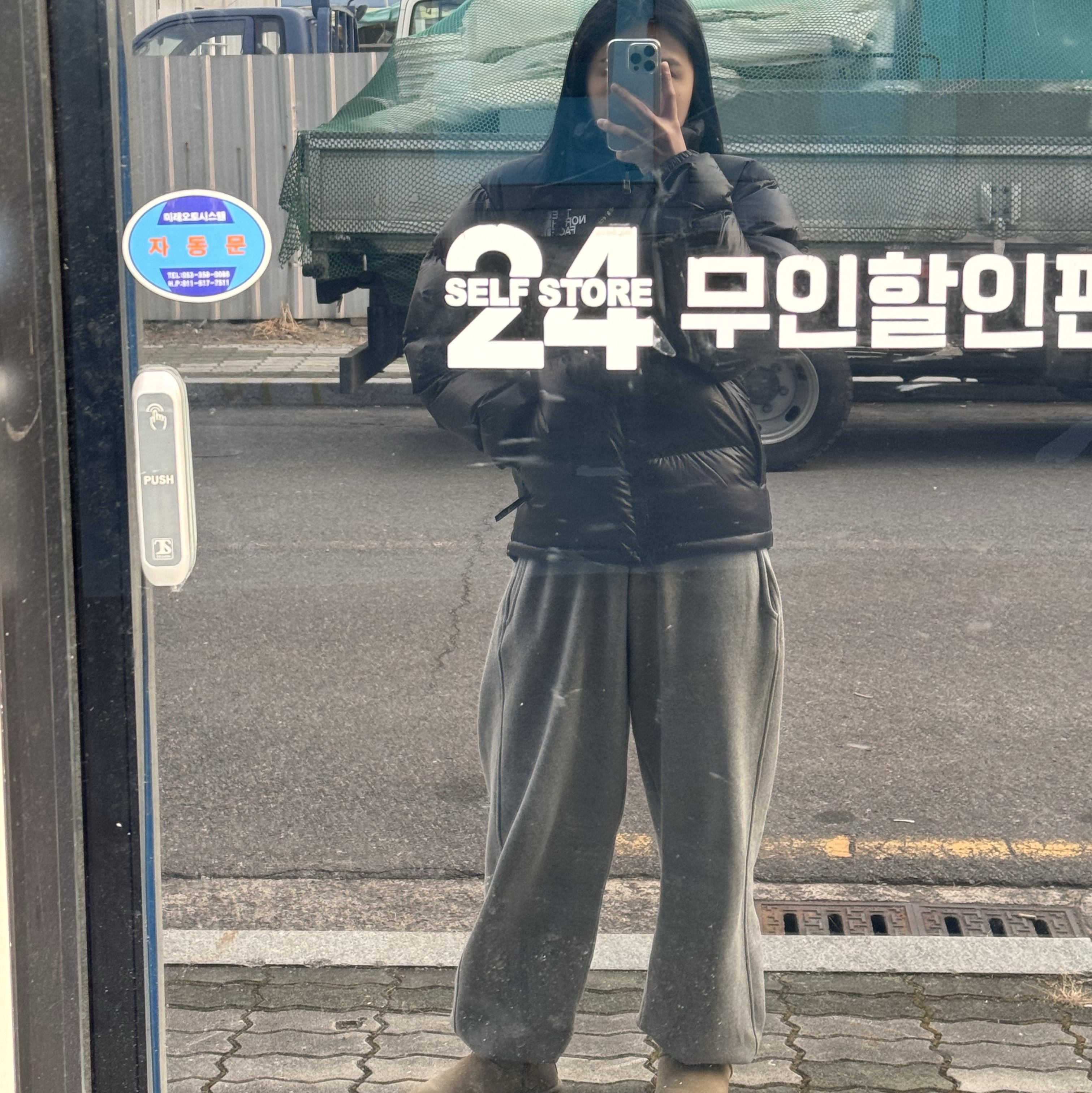 The North Face 1996 Eco Nuptse Jacket Real Black 착용 스타일