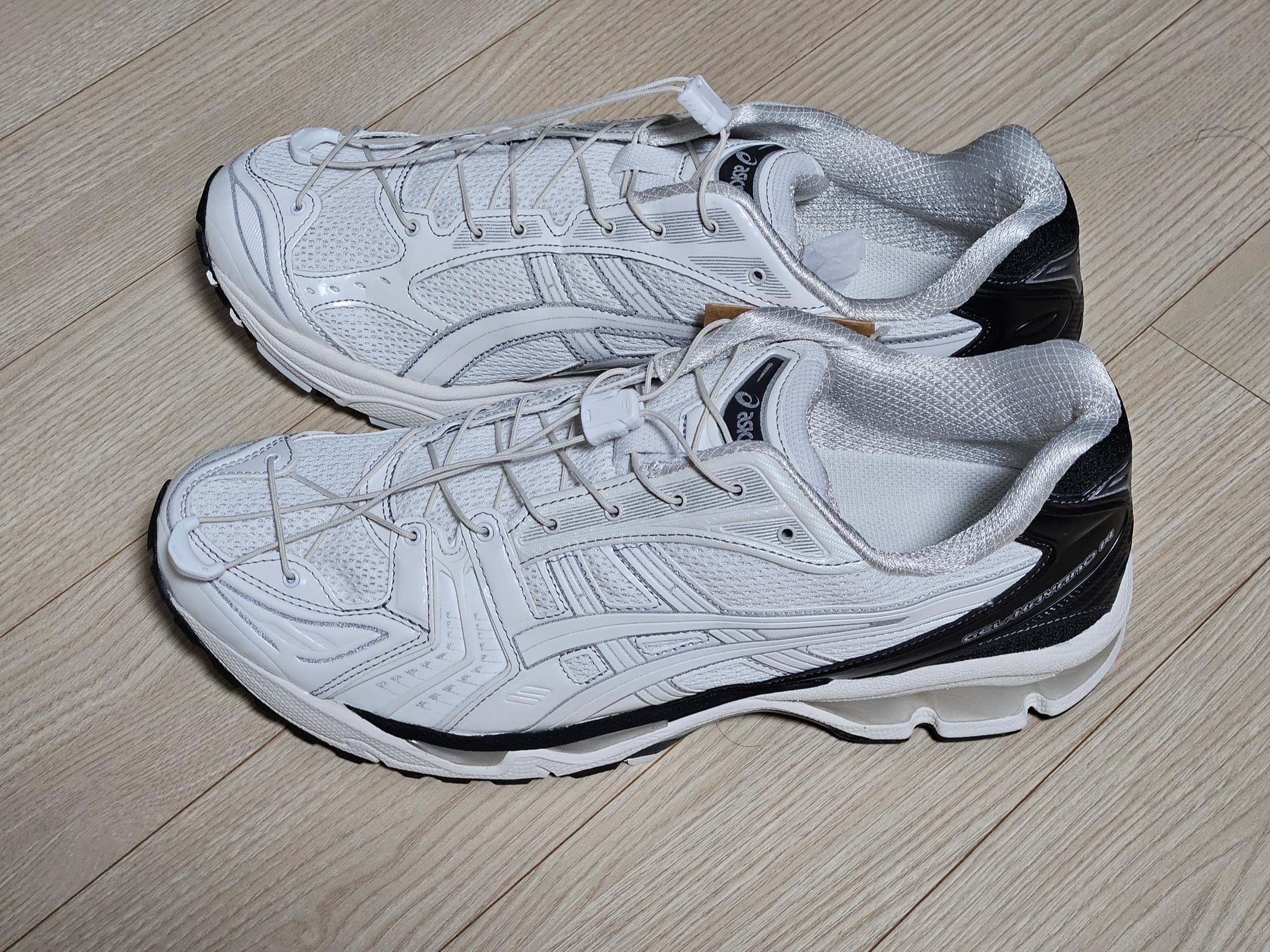Asics x Unaffected Gel-Kayano 14 Galaxy White 착용 스타일