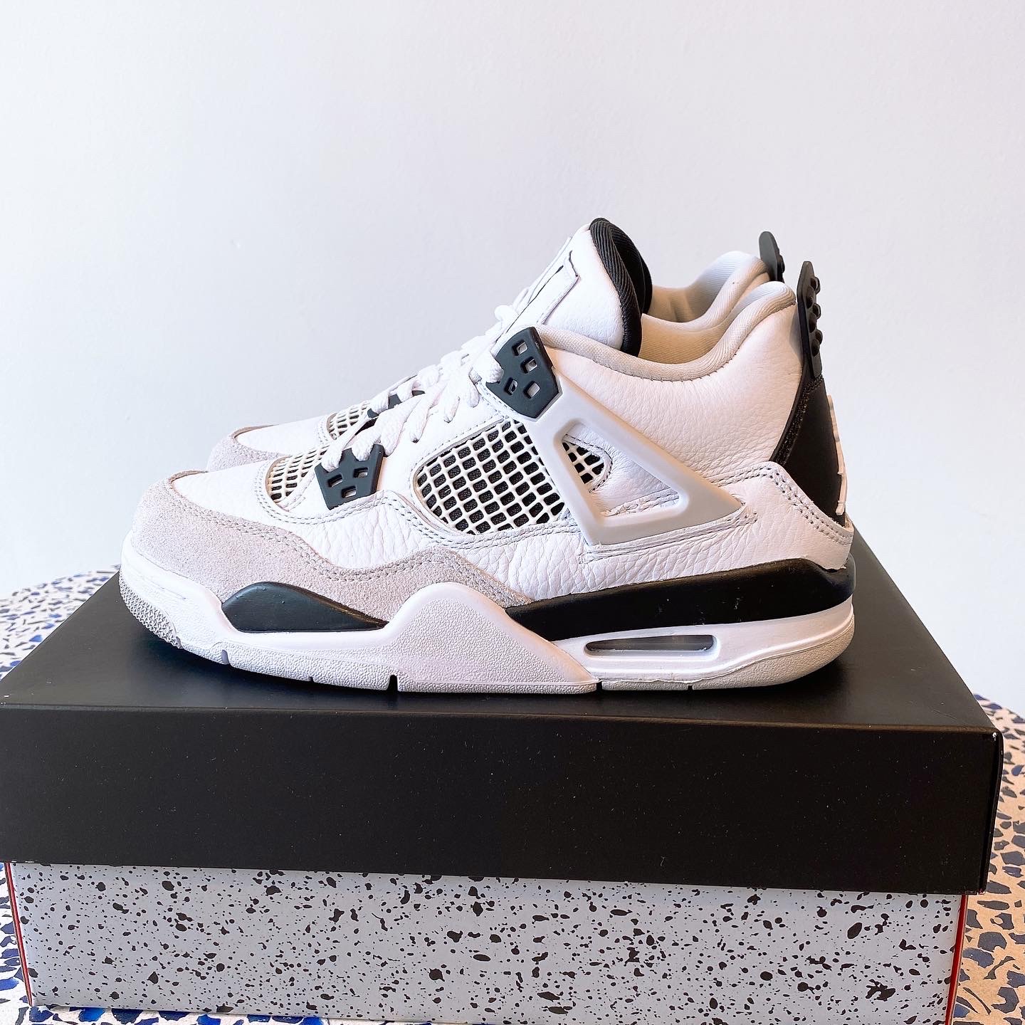 (GS) Jordan 4 Retro White and Black 착용 스타일 - 1