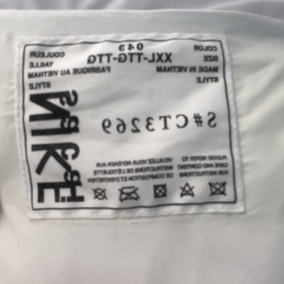 Nike x Sacai NRG Parka Pure Platinum 착용 스타일 - 3