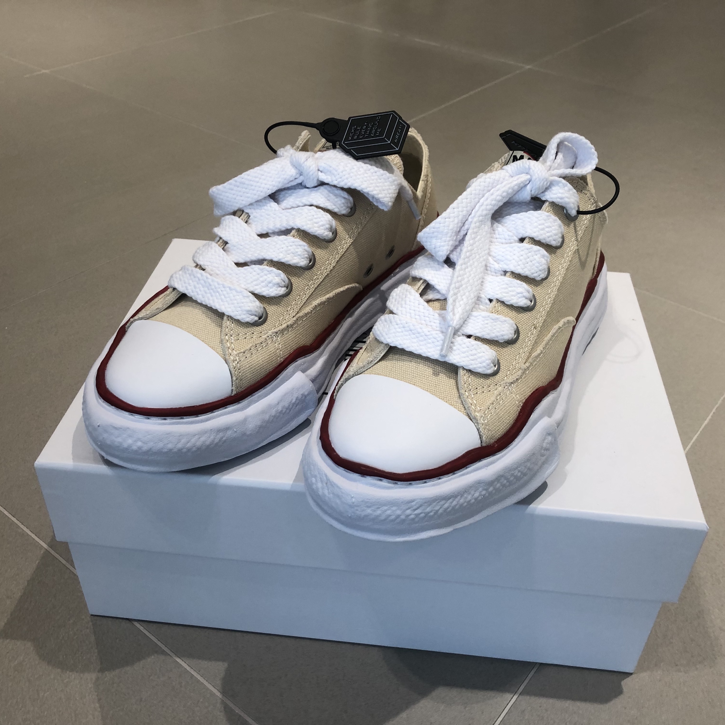Maison Mihara Yasuhiro Peterson OG Sole Canvas Low-top Sneakers Natural 착용 스타일
