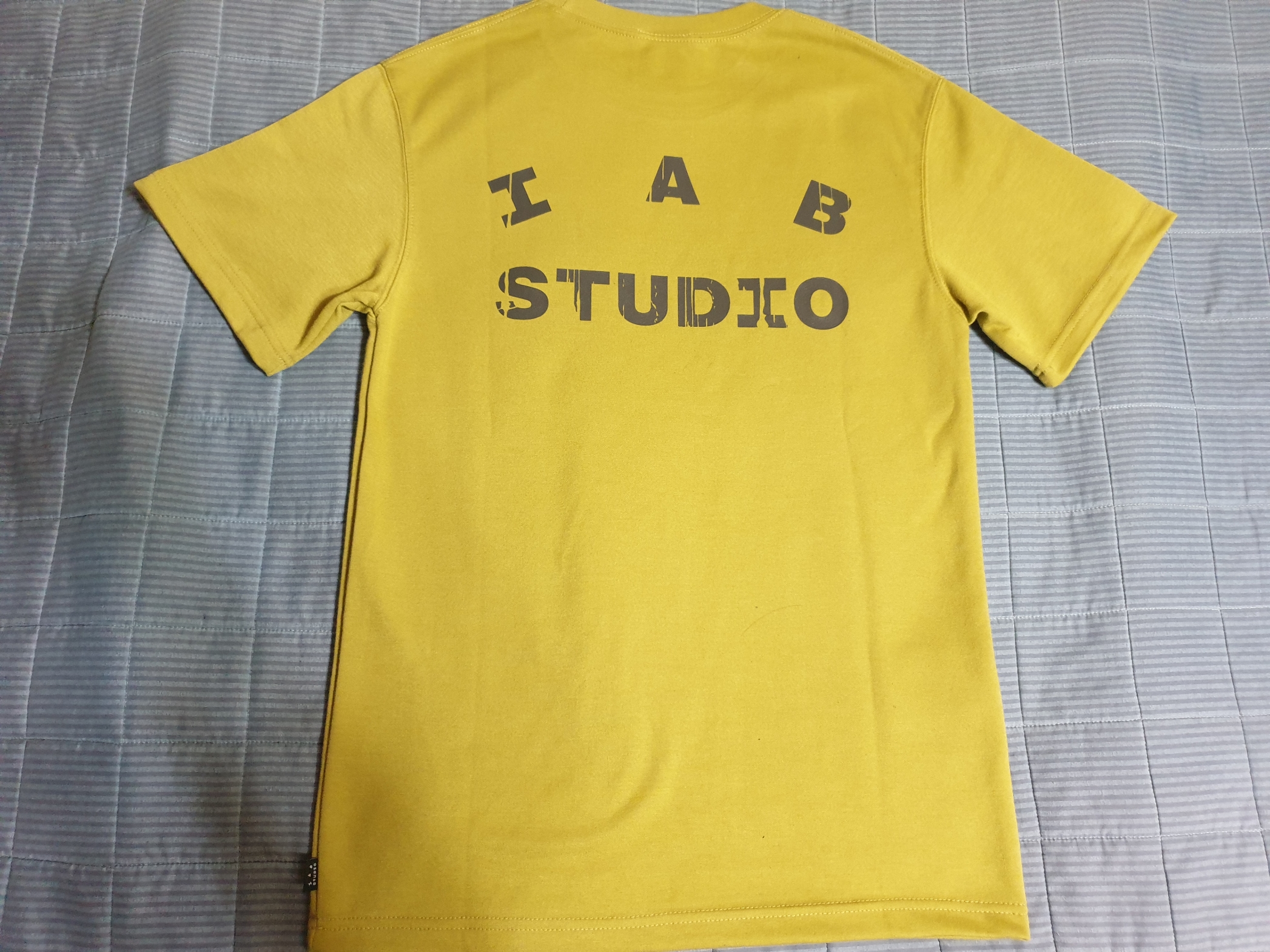 IAB Studio x D.P. T-Shirt Olive Green 착용 스타일 - 2