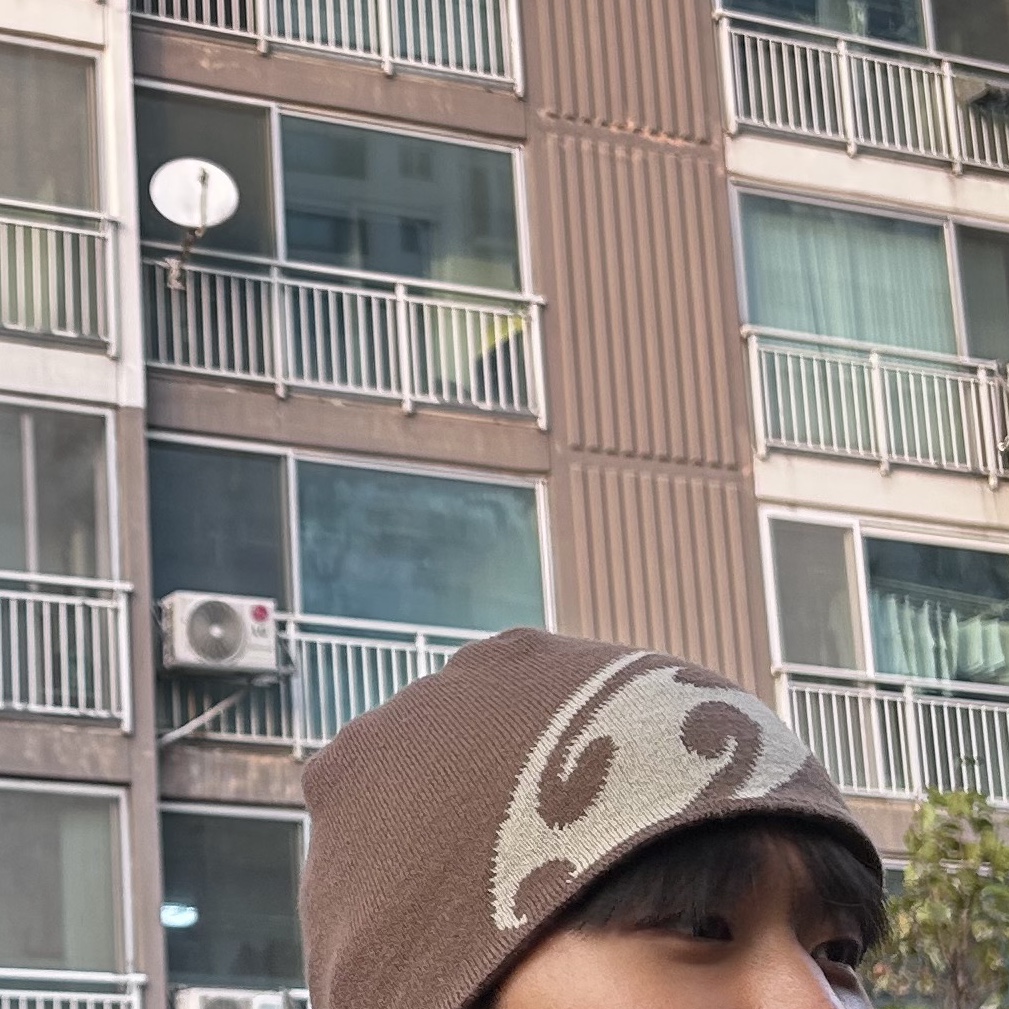 Sansan Gear Logo Beanie Brown - 22FW, Adidas Superstar Core Black White 착용 스타일 - 2