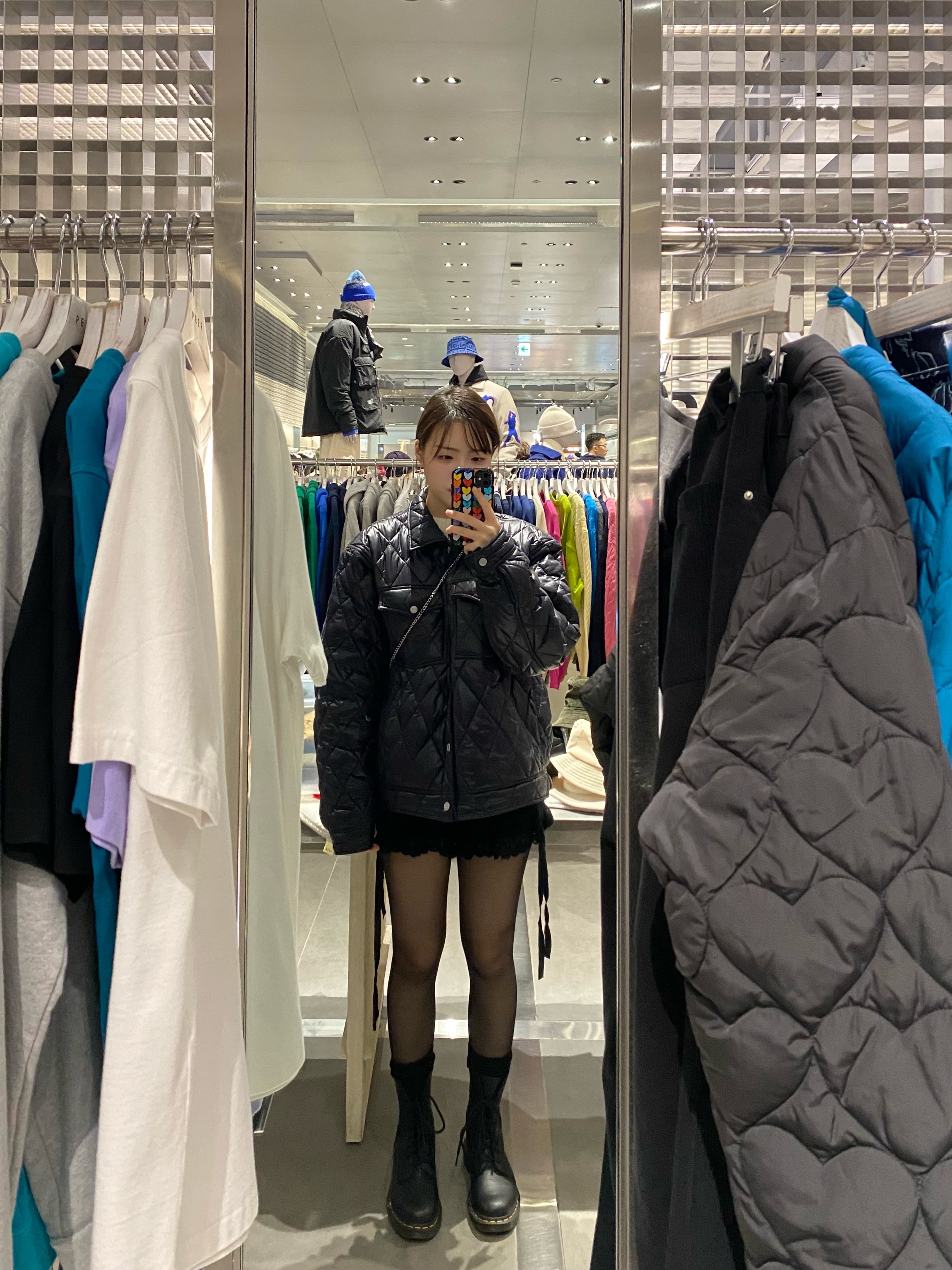Stussy Quilted Nylon Ranch Jacket Black, Vivienne Westwood Saffiano Biogreen Small Purse Cross Bag Black 착용 스타일