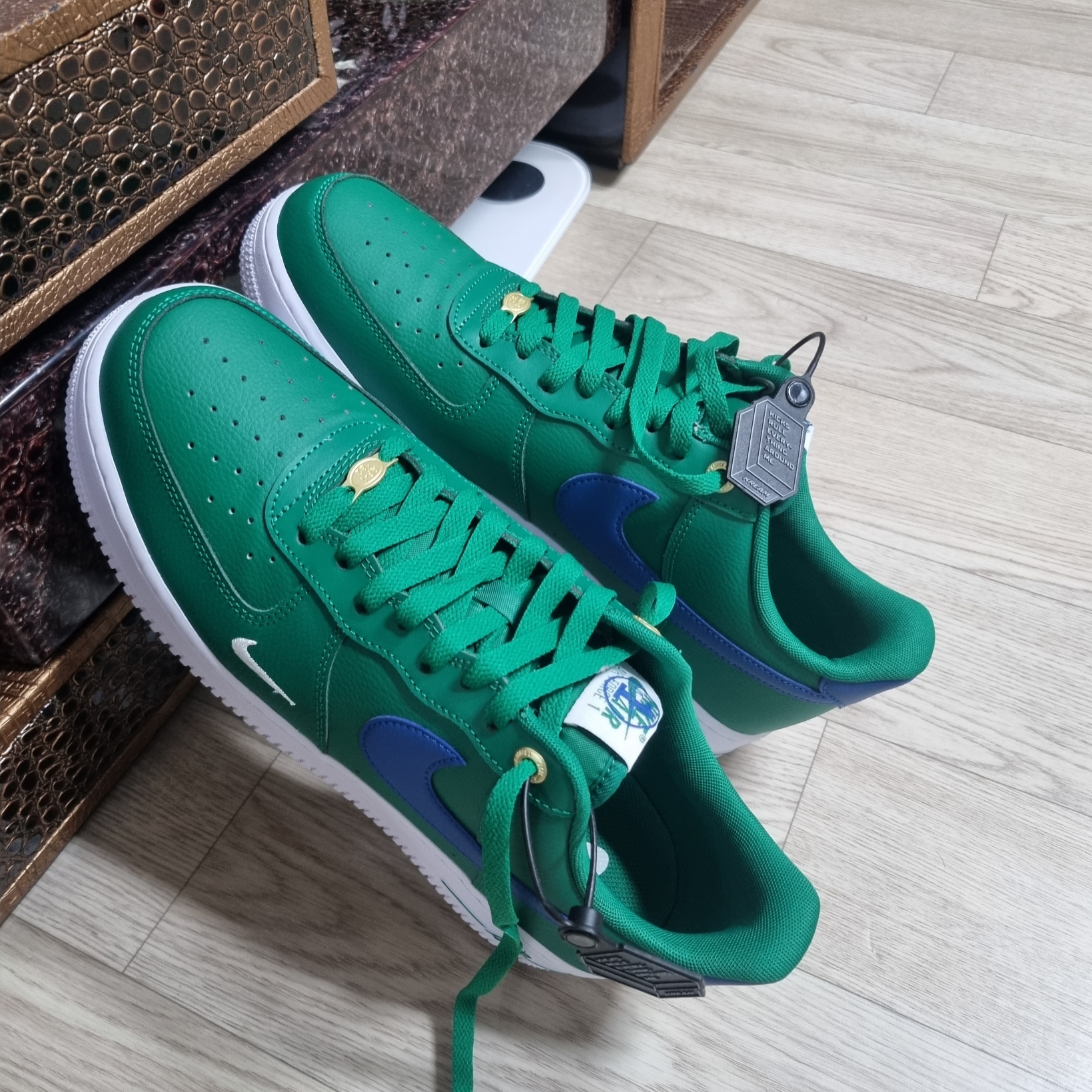 Nike Air Force 1 '07 LV8 40th Anniversary Join Forces Malachite Blue Jay 착용 스타일
