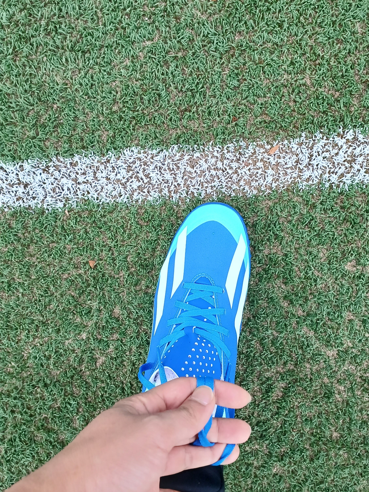Adidas X Crazyfast.4 TF Bright Royal White 착용 스타일 - 1