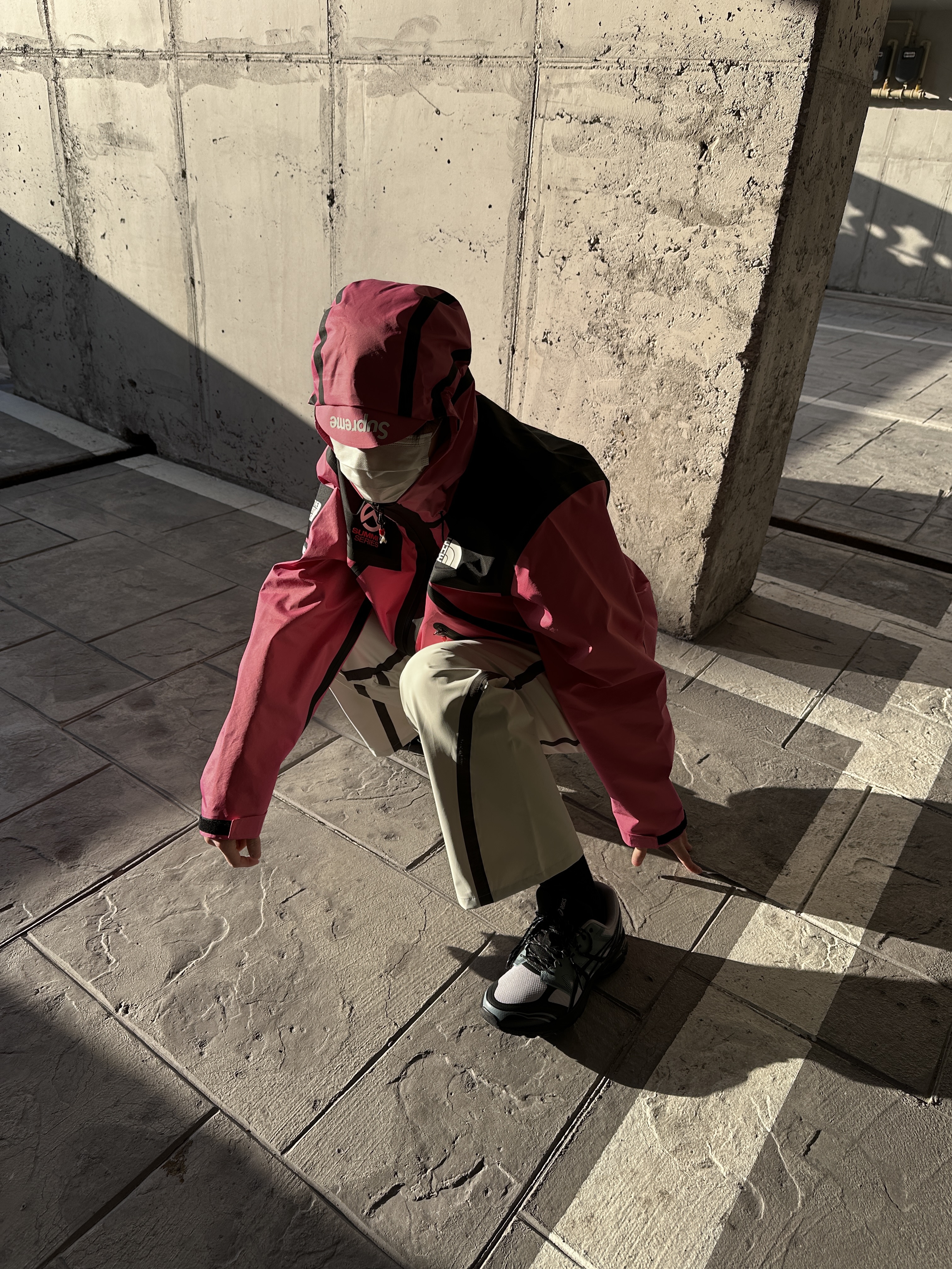 Asics Gel-Terrain Faded Ash Rock Black, Supreme x The North Face Summit Series Outer Tape Seam Jacket Pink - 21SS 착용 스타일 - 3