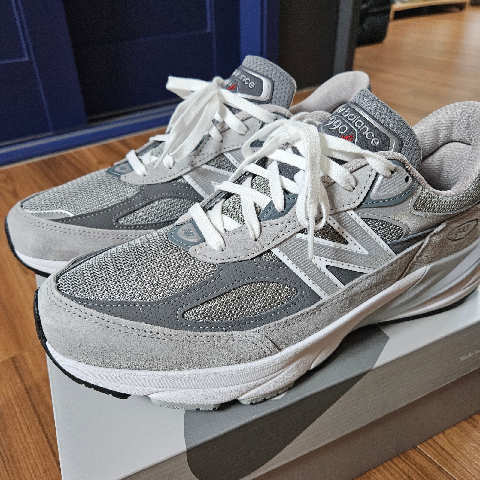 뉴발란스 990v6 메이드 인 USA 그레이 - D 스탠다드 착용 스타일