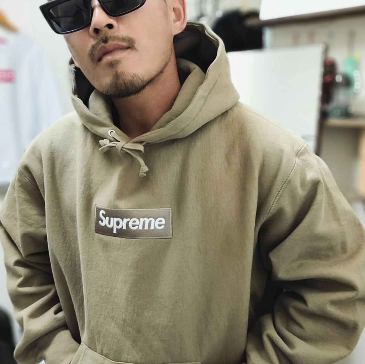 Supreme Box Logo Hooded Sweatshirt Black - 23FW, Supreme Box Logo Hooded Sweatshirt Red - 23FW 착용 스타일 - 4