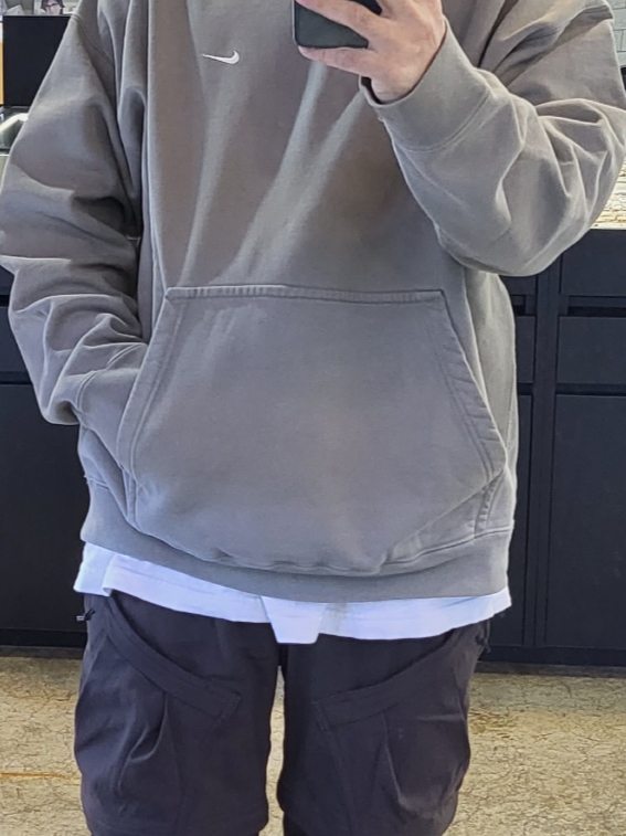 Nike NRG Solo Swoosh Fleece Hoodie Light Army - US/EU, Nike ACG Smith Summit Cargo Pants Velvet Brown - Asia 착용 스타일