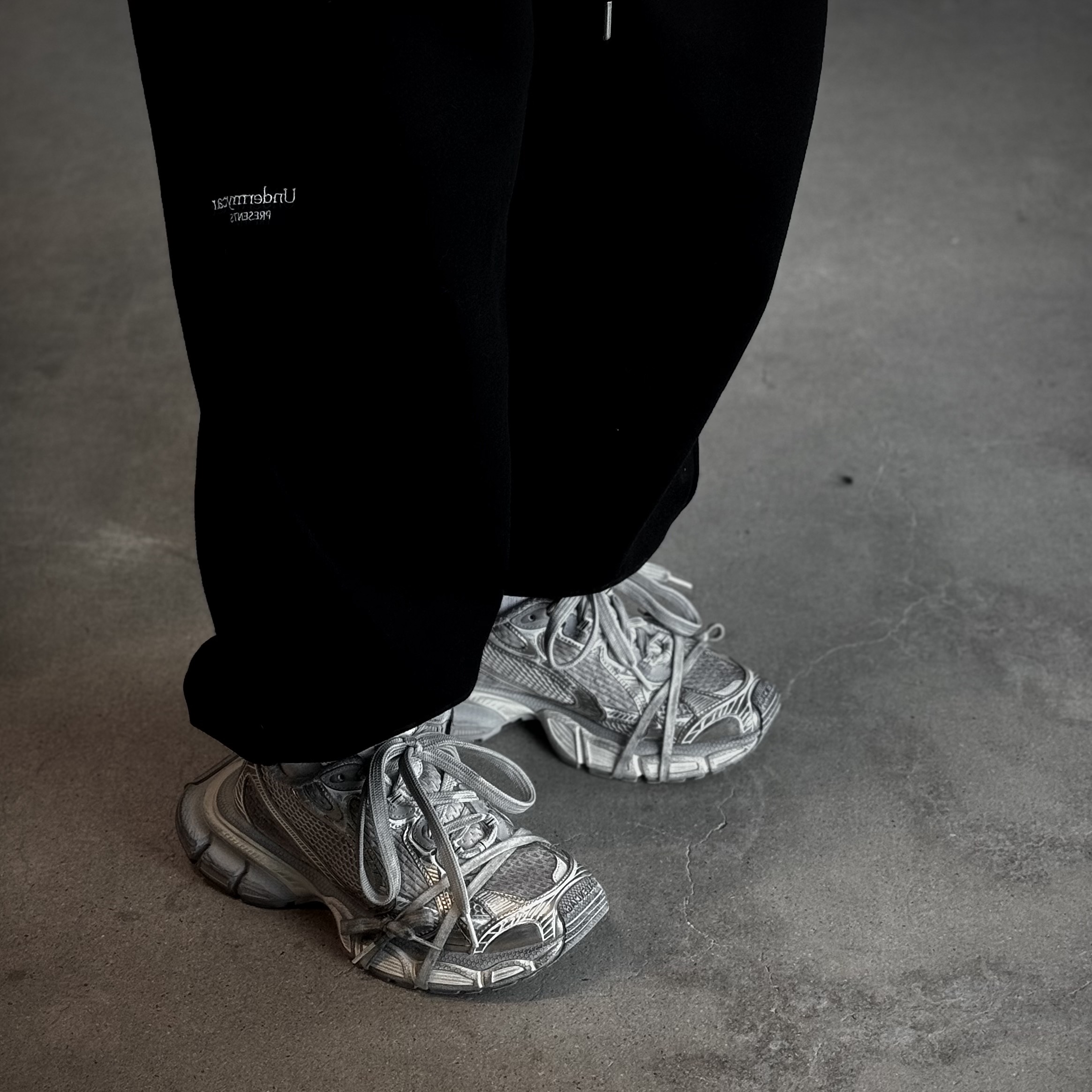 Undermycar Mu.03 Anti Fxxking Logo Play Oversized Sweat Jogger Black, Balenciaga 3XL Sneakers Light Beige 착용 스타일