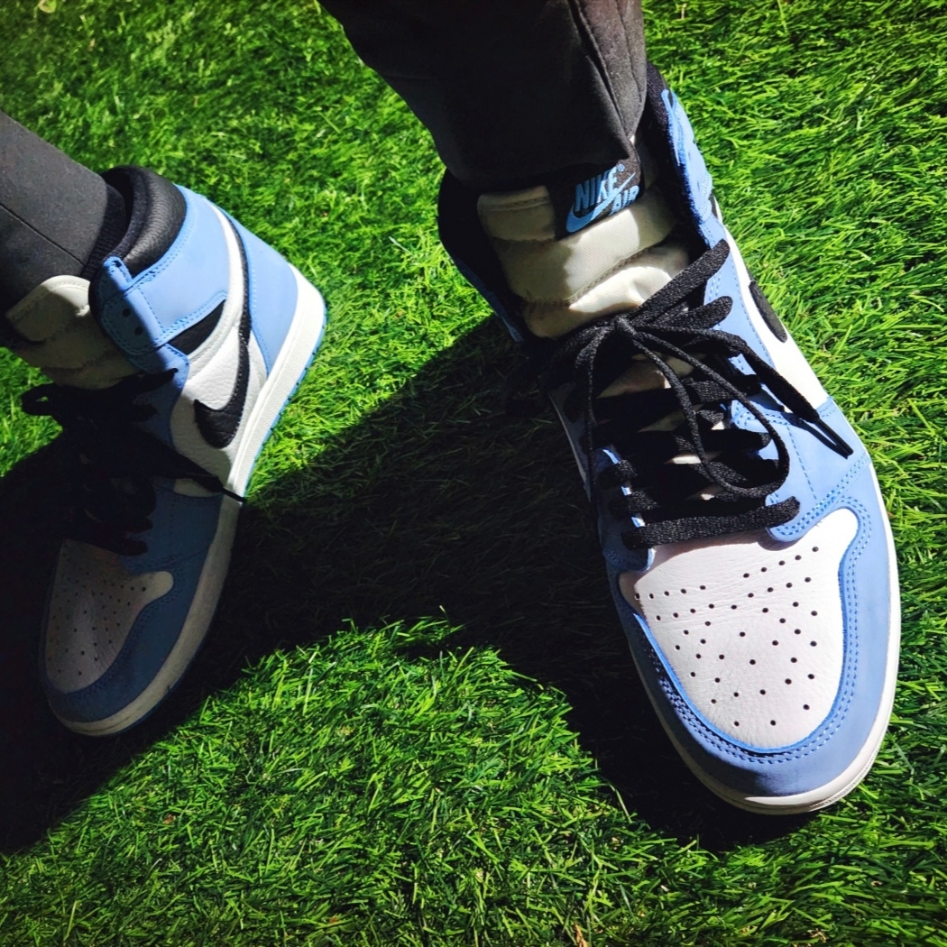Jordan 1 Retro High OG University Blue 착용 스타일 - 4