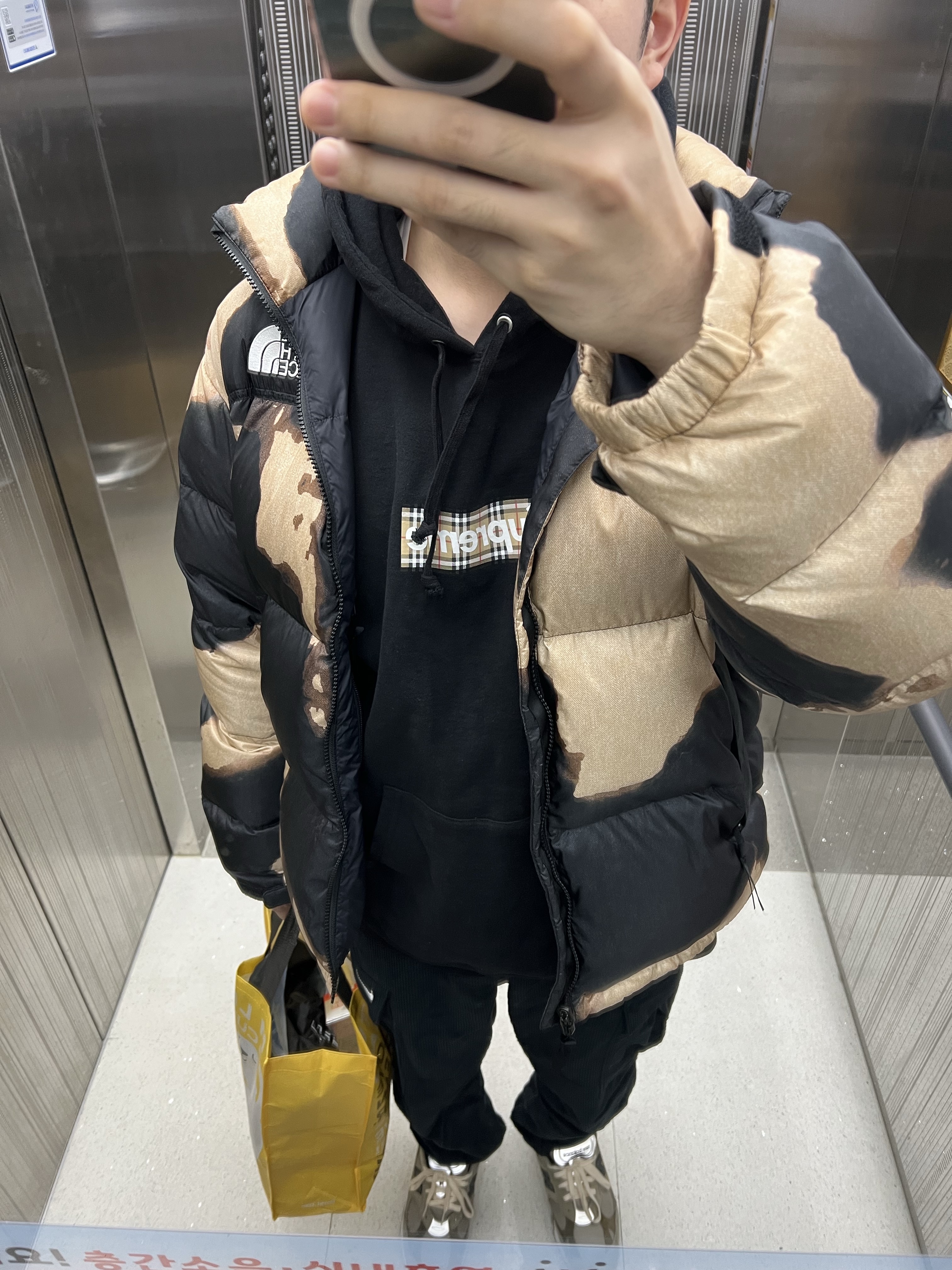 Supreme x The North Face Bleached Denim Print Nuptse Jacket Black - 21FW, Supreme x Burberry Box Logo Hooded Sweatshirt Black - 22SS 착용 스타일