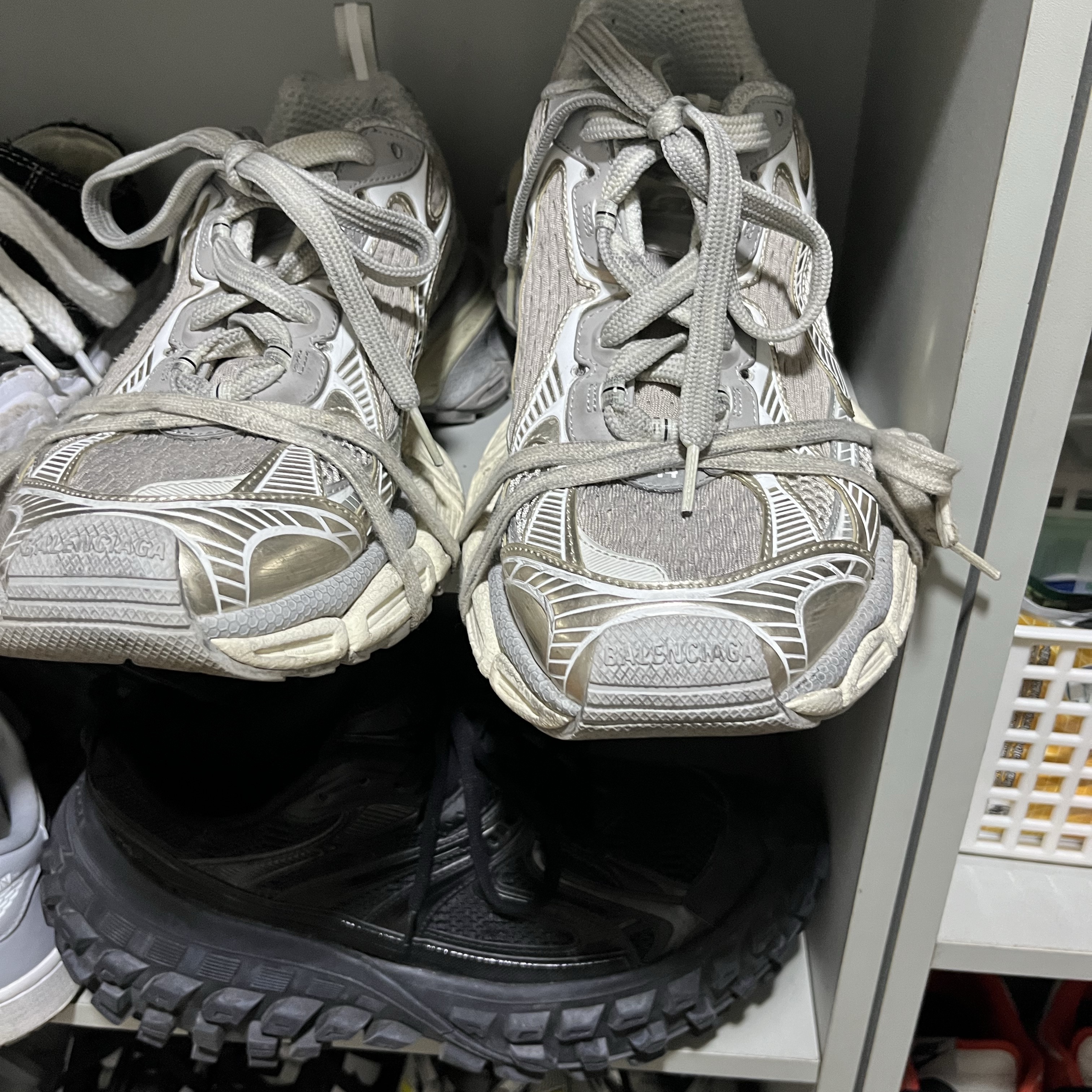 Balenciaga 3XL Sneakers Light Beige 착용 스타일
