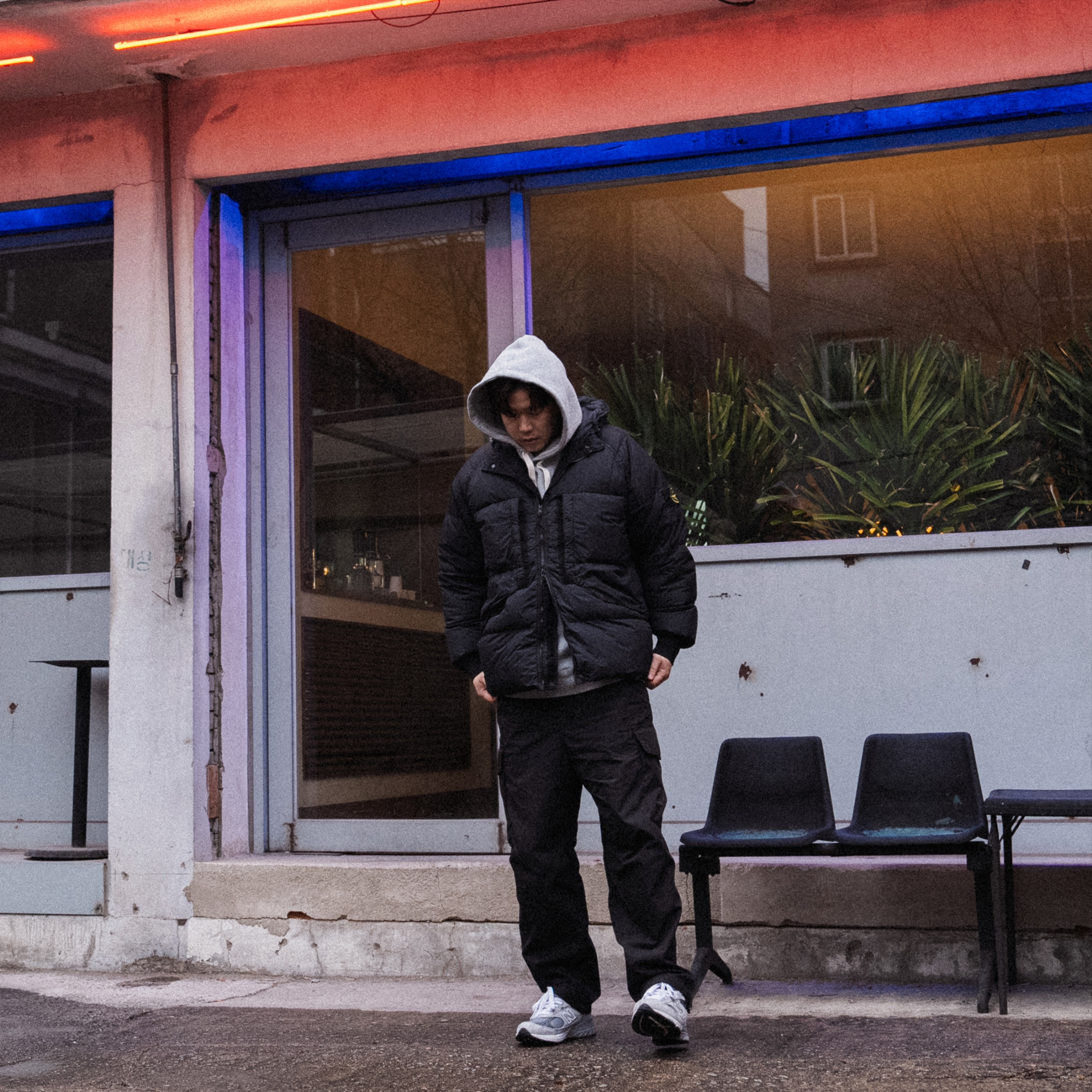 Stone Island 40723 Garment Dyed Crinkle Reps Recycled Nylon Hooded Down Jacket Black - 23FW, New Balance 993 Made in USA Grey - D Standard 착용 스타일 - 2