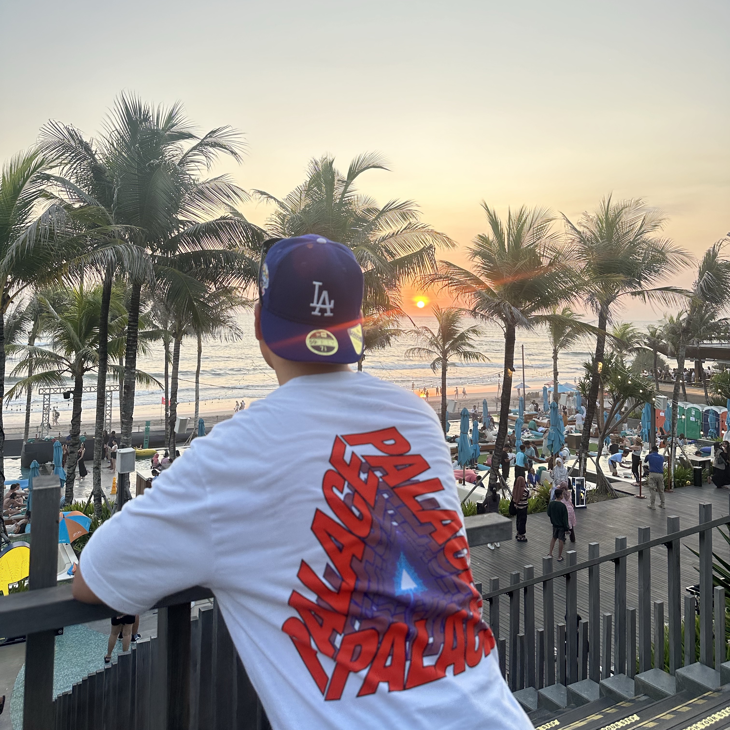 Palace P3 Bare Times T-Shirt White - 22SS 착용 스타일 - 2