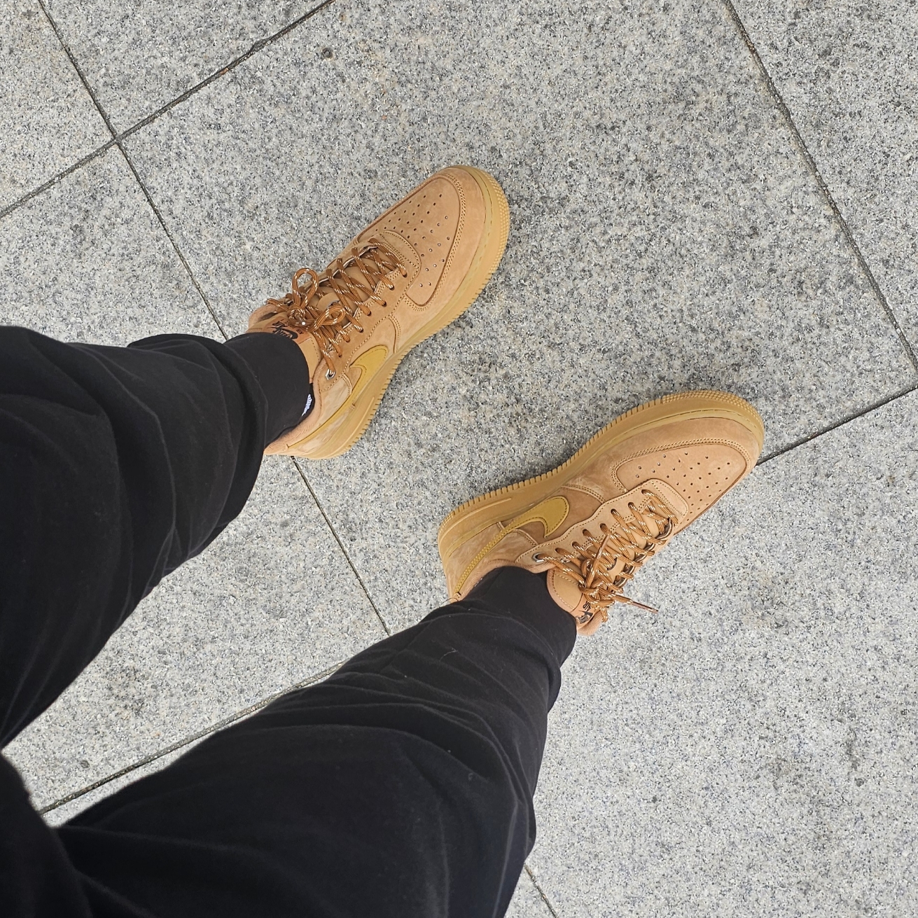 Nike Air Force 1 '07 WB Flax 착용 스타일