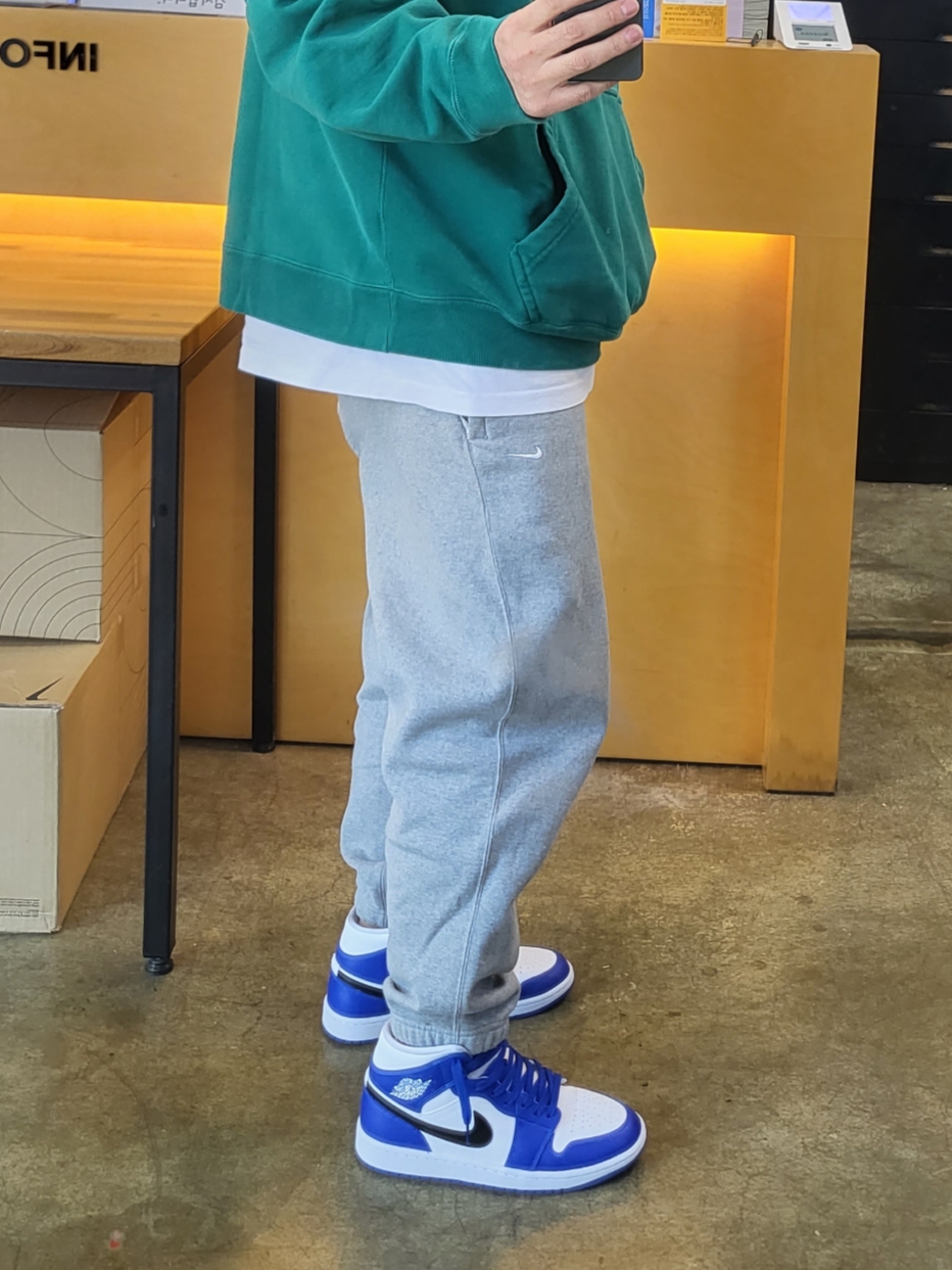 Nike NRG Solo Swoosh Fleece Pants Dark Grey Heather - Asia, Nike NRG Solo Swoosh Fleece Hoodie Mystic Green - US/EU 착용 스타일