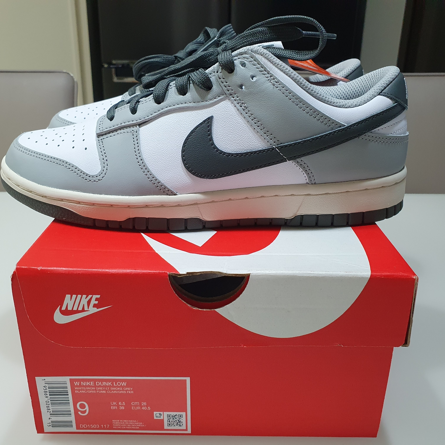 (W) Nike Dunk Low Light Smoke Grey 착용 스타일 - 1