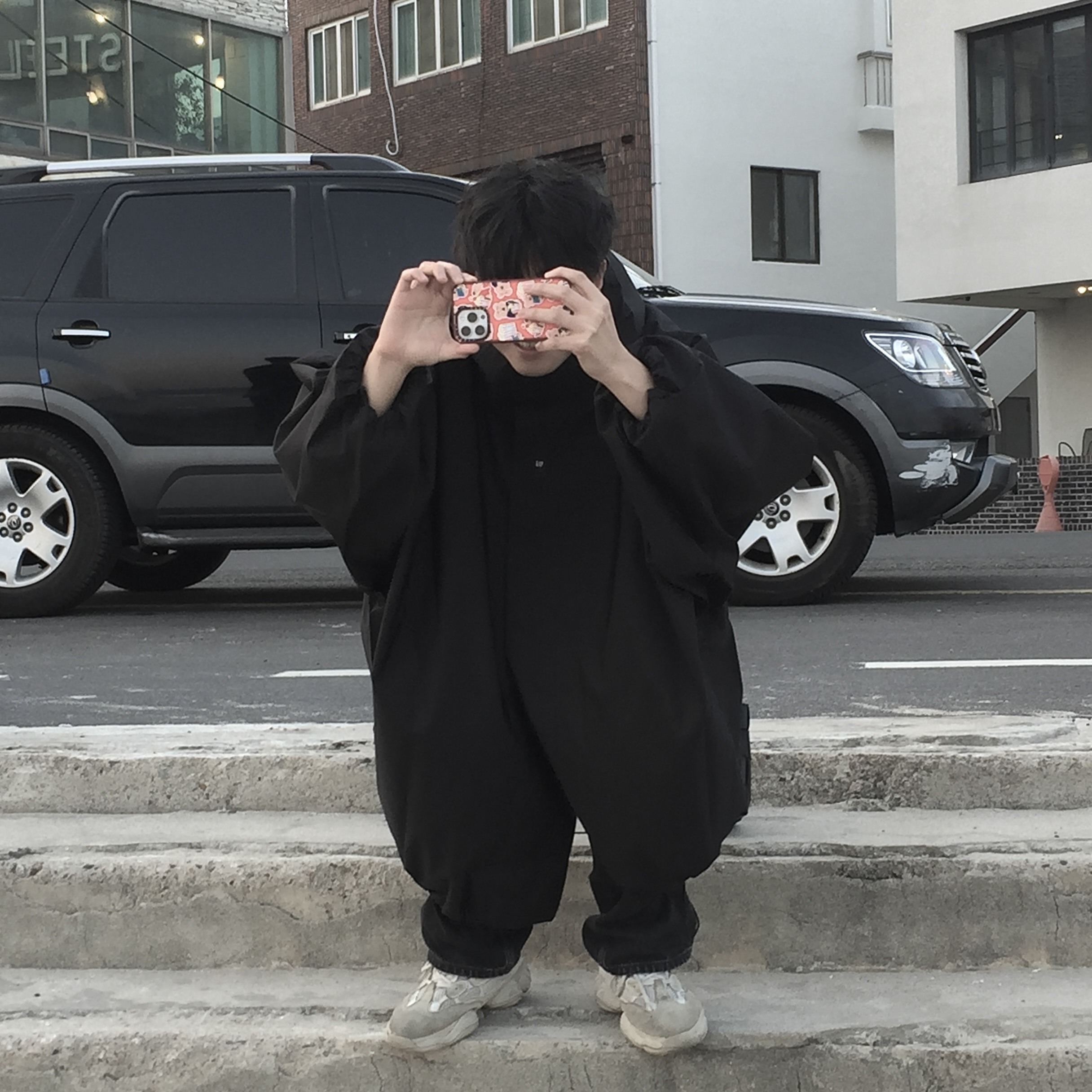 Yeezy Gap Engineered By Balenciaga T-Cut Parka Black, Adidas Yeezy 500 Blush 2022 착용 스타일 - 1
