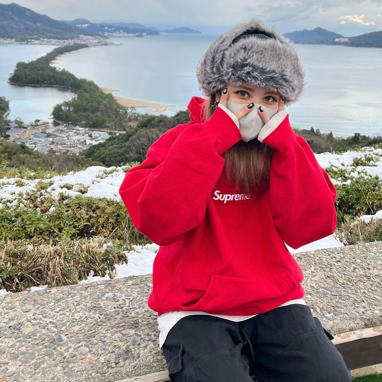 Supreme Box Logo Hooded Sweatshirt Black - 23FW, Supreme Box Logo Hooded Sweatshirt Red - 23FW 착용 스타일 - 2
