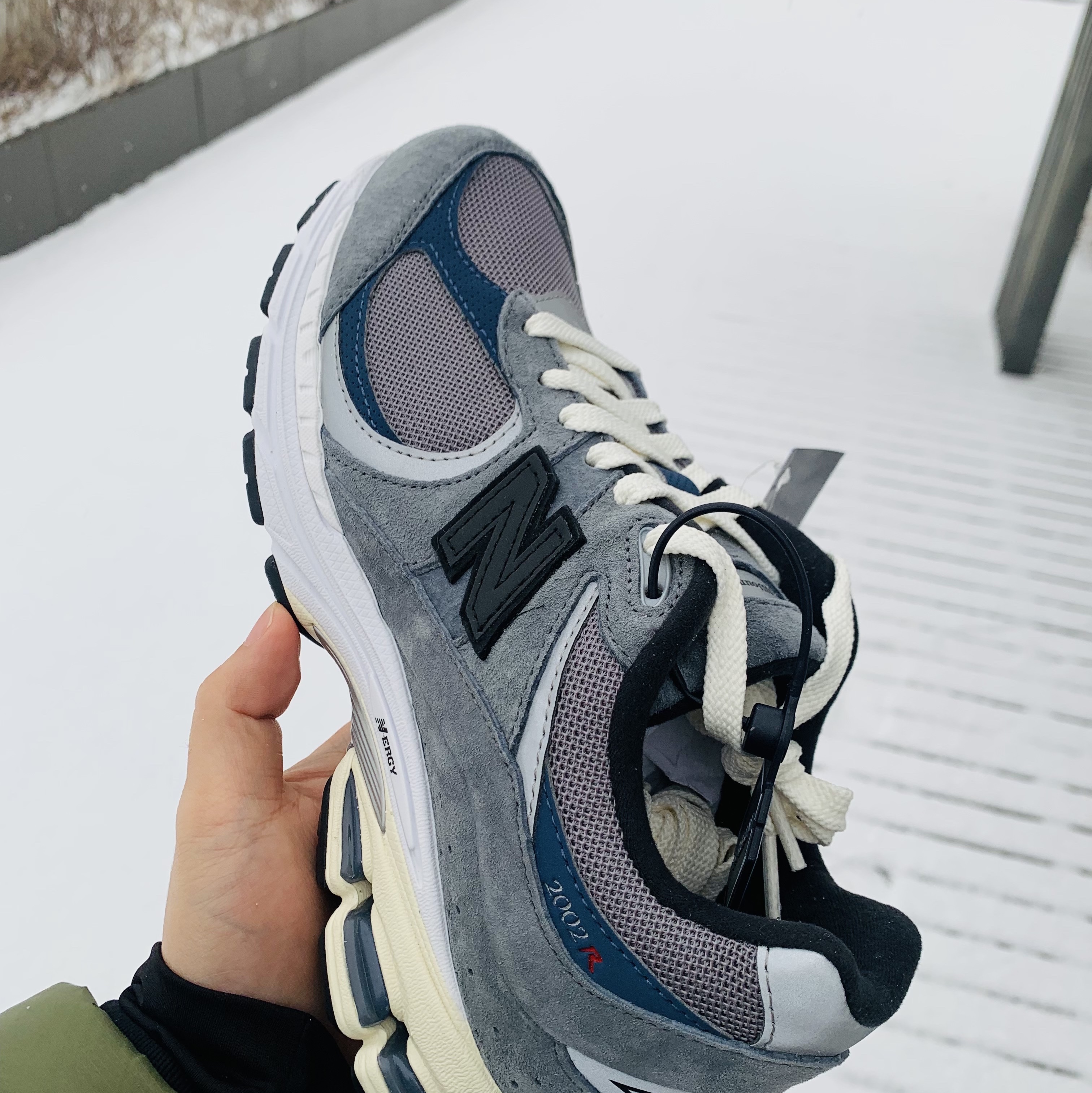 New Balance x JJJJound 2002R Storm Blue 착용 스타일 - 2