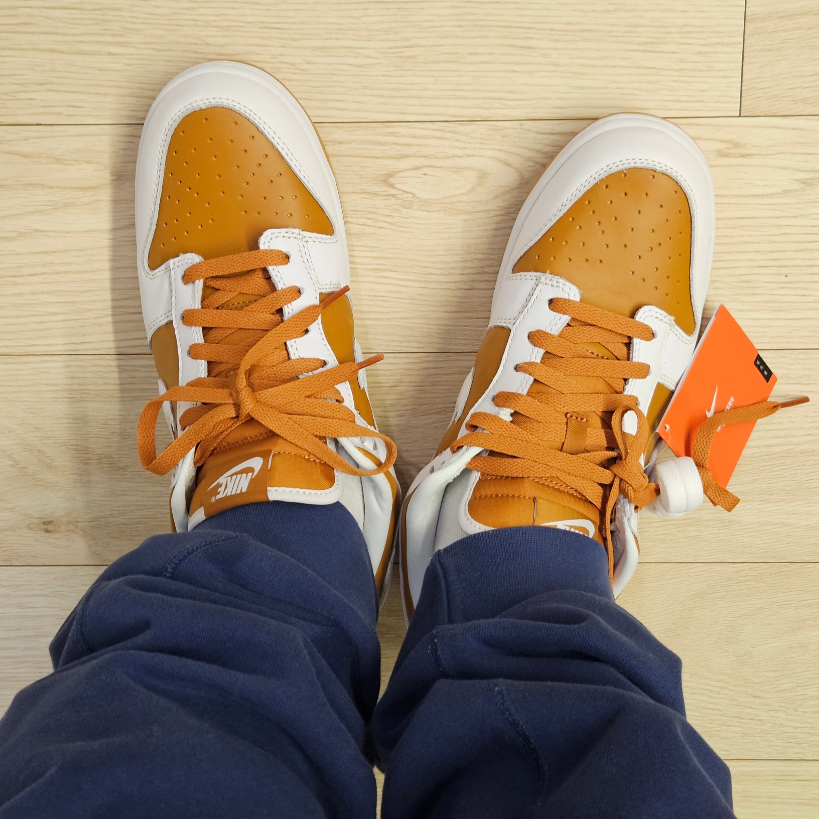 Nike Dunk Low QS Dark Curry 착용 스타일 - 2