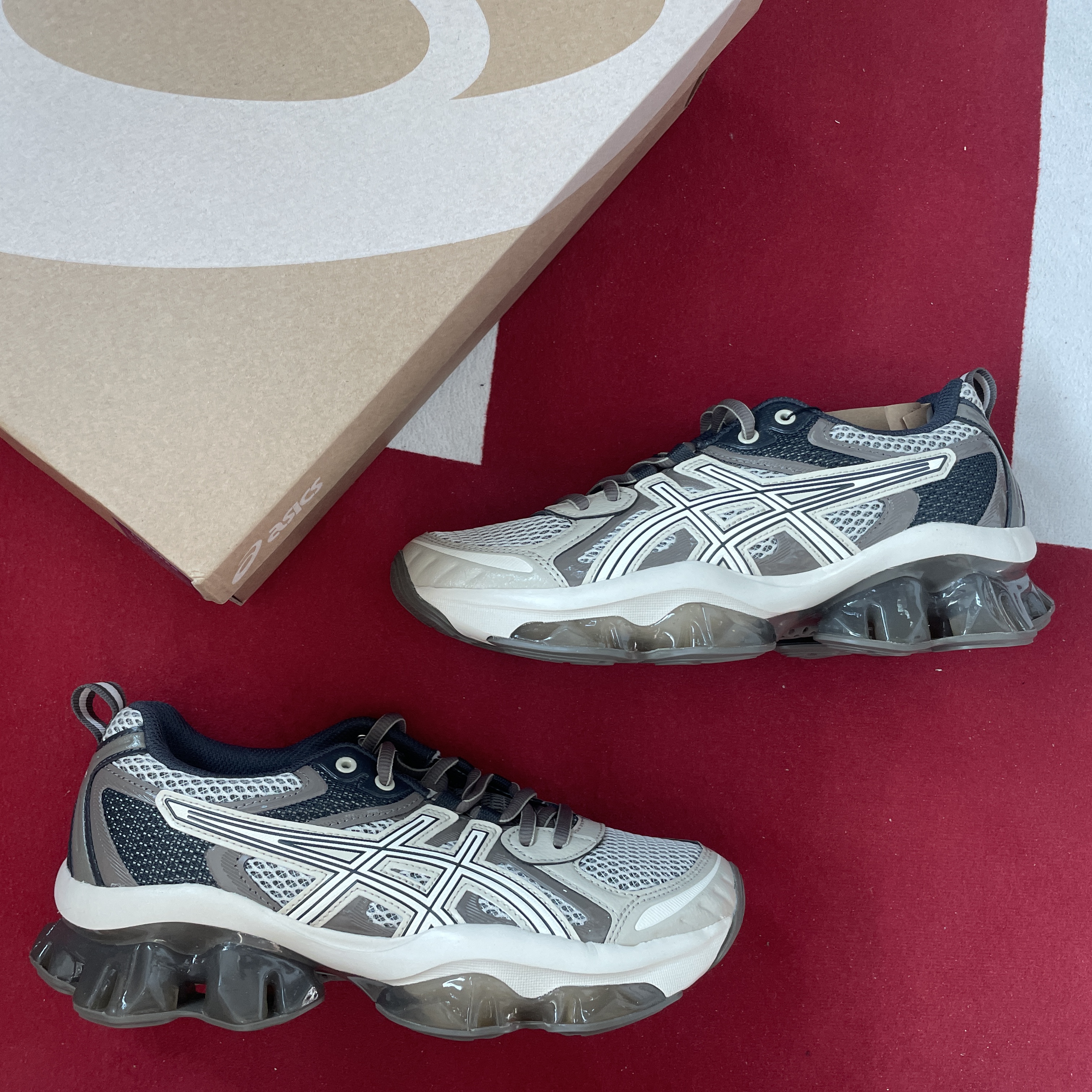 Asics Gel-Quantum Kinetic Birch Dark Taupe 착용 스타일