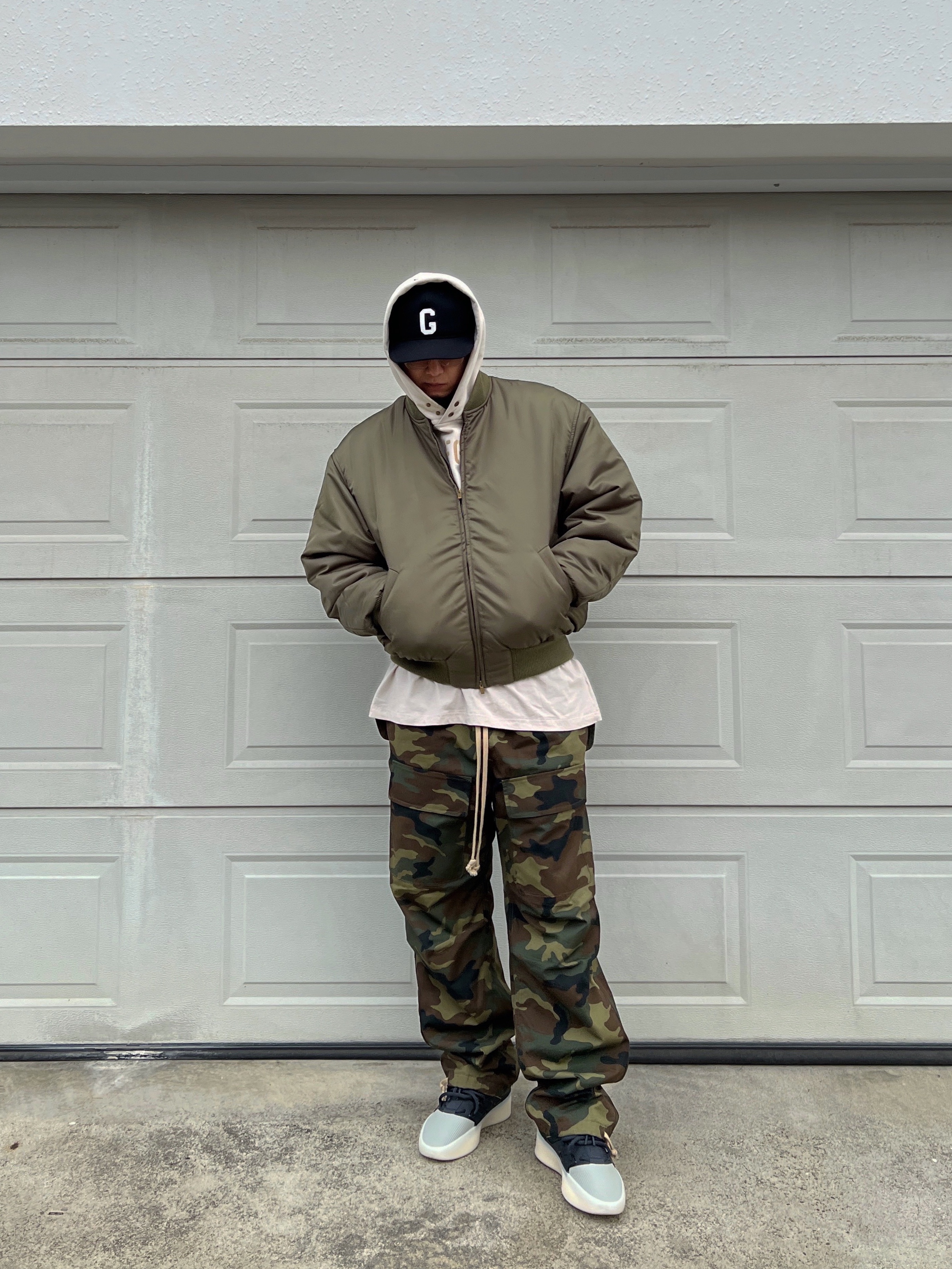 Fear of God Eternal Nylon Twill Bomber Jacket Olive, Adidas x Fear of God Athletics I Basketball Carbon Sesame 착용 스타일