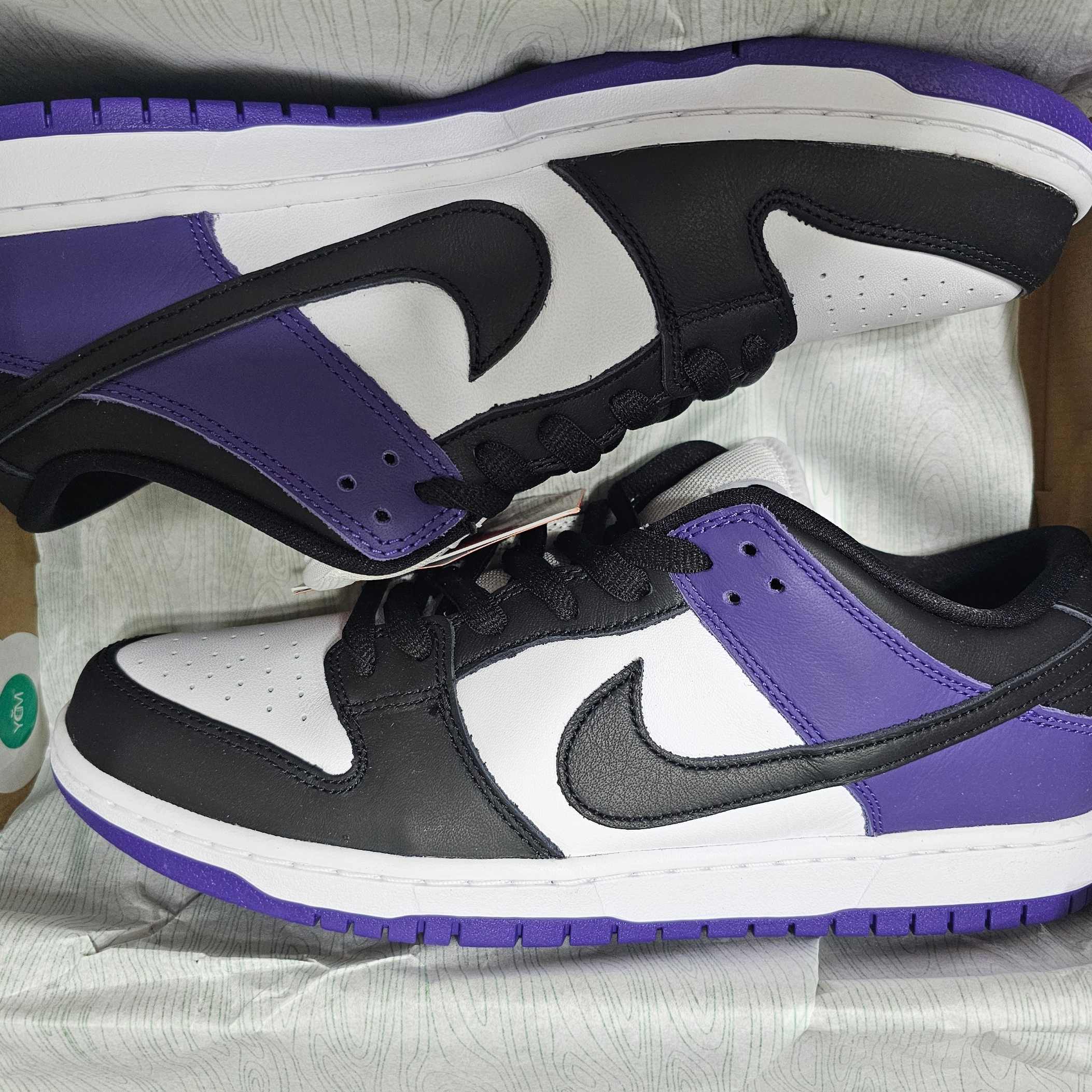 Nike SB Dunk Low Pro Court Purple 착용 스타일 - 2