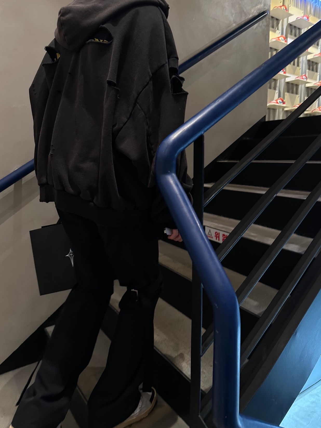 Project G/R Distressed Layer Zip Hoodie Faded Black, Balenciaga Triple S Sneakers Black 착용 스타일 - 3