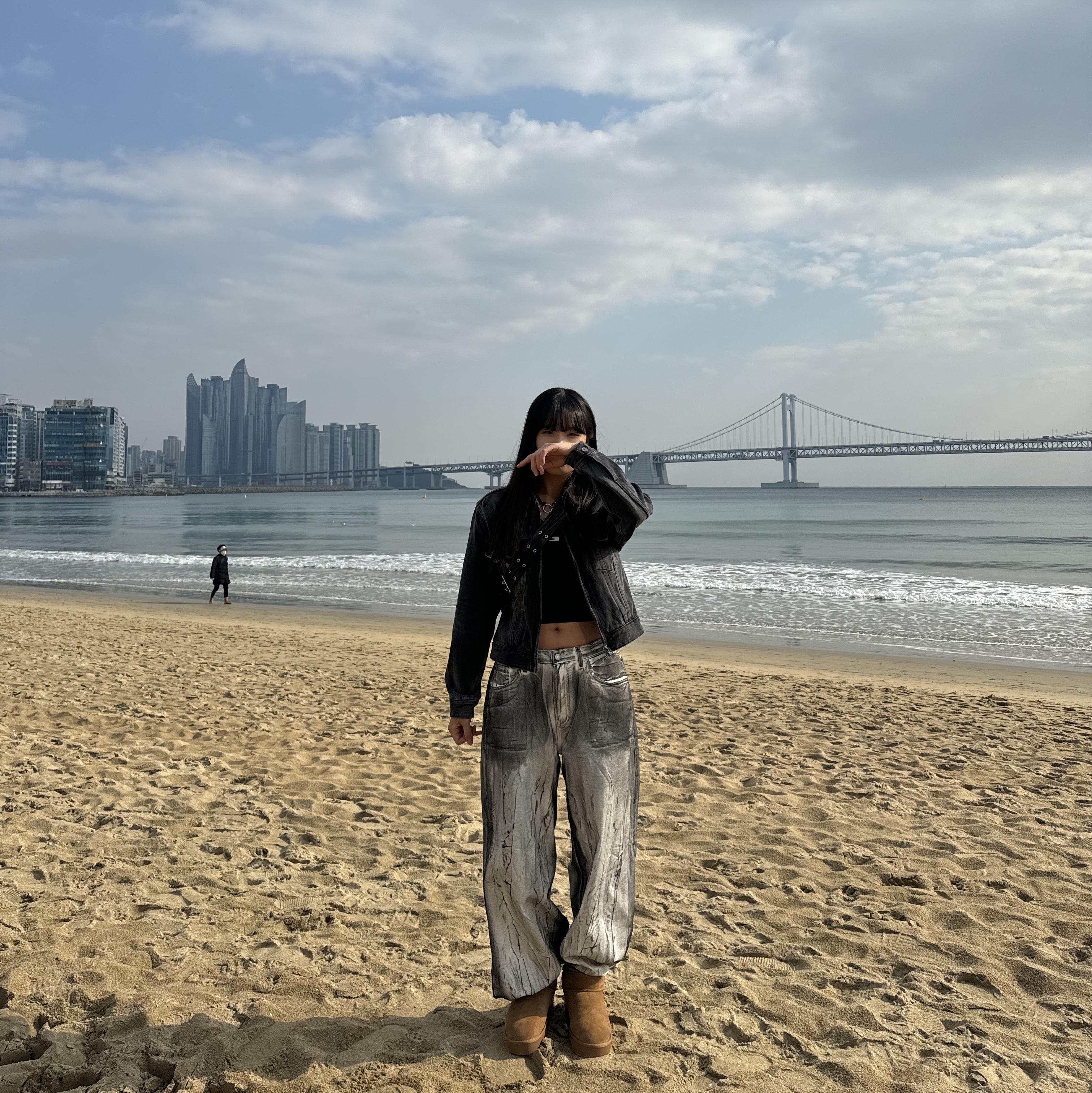 (W) UGG Classic Ultra Mini Platform Boots Chestnut 착용 스타일 - 5