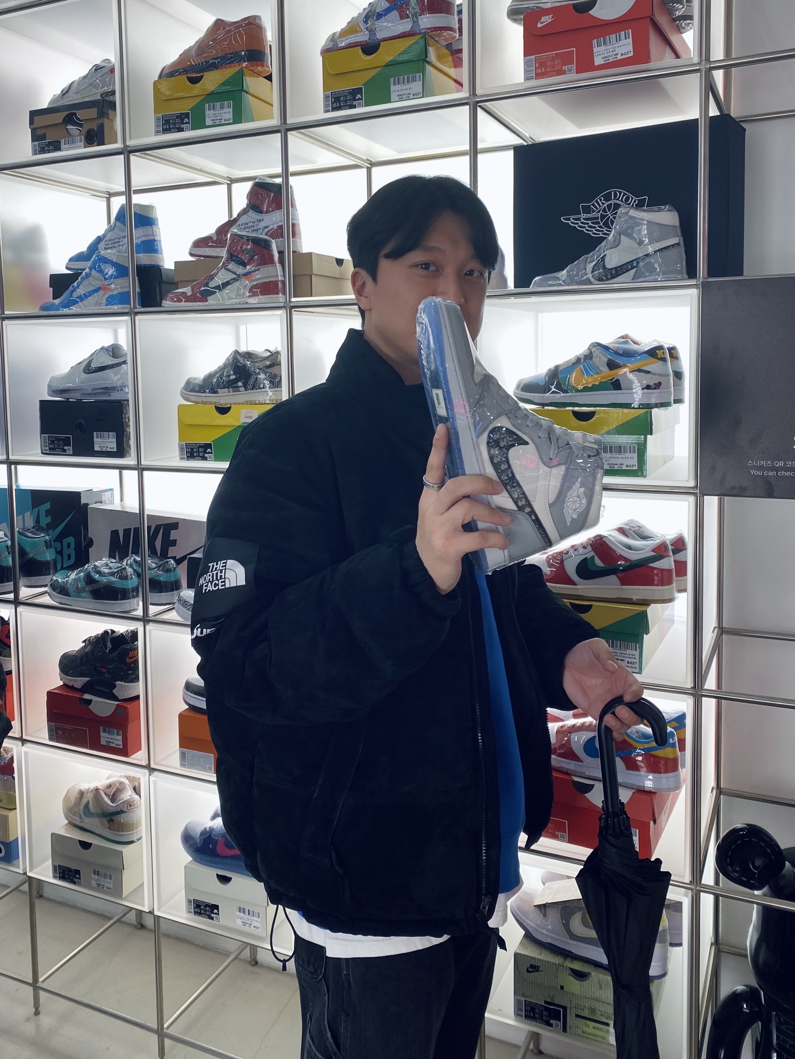 Supreme x The North Face Suede Nuptse Jacket Black - 23FW, Supreme Box Logo Crewneck Blue - 22FW 착용 스타일 - 3