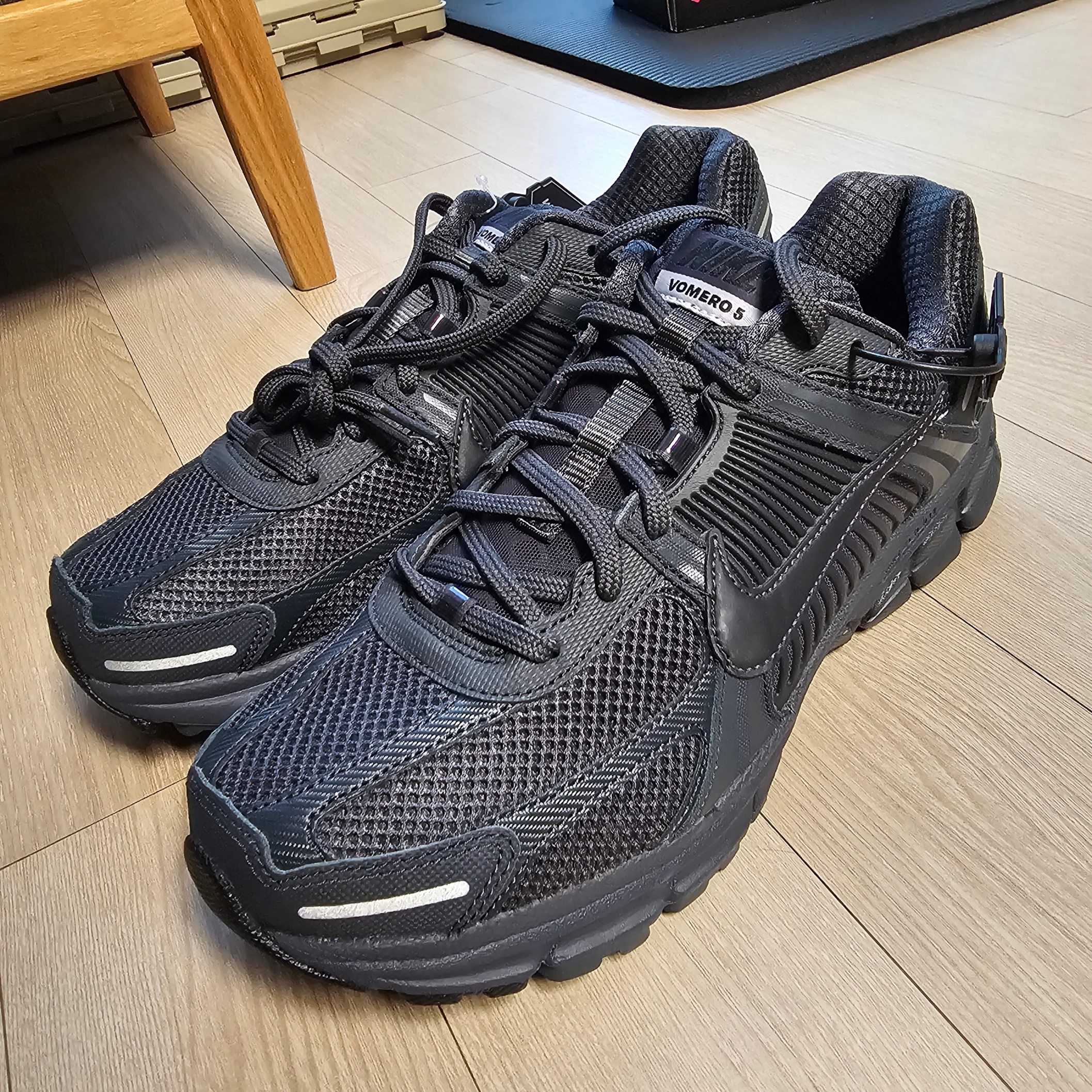 Nike Zoom Vomero 5 SP Anthracite 2023 착용 스타일 - 1