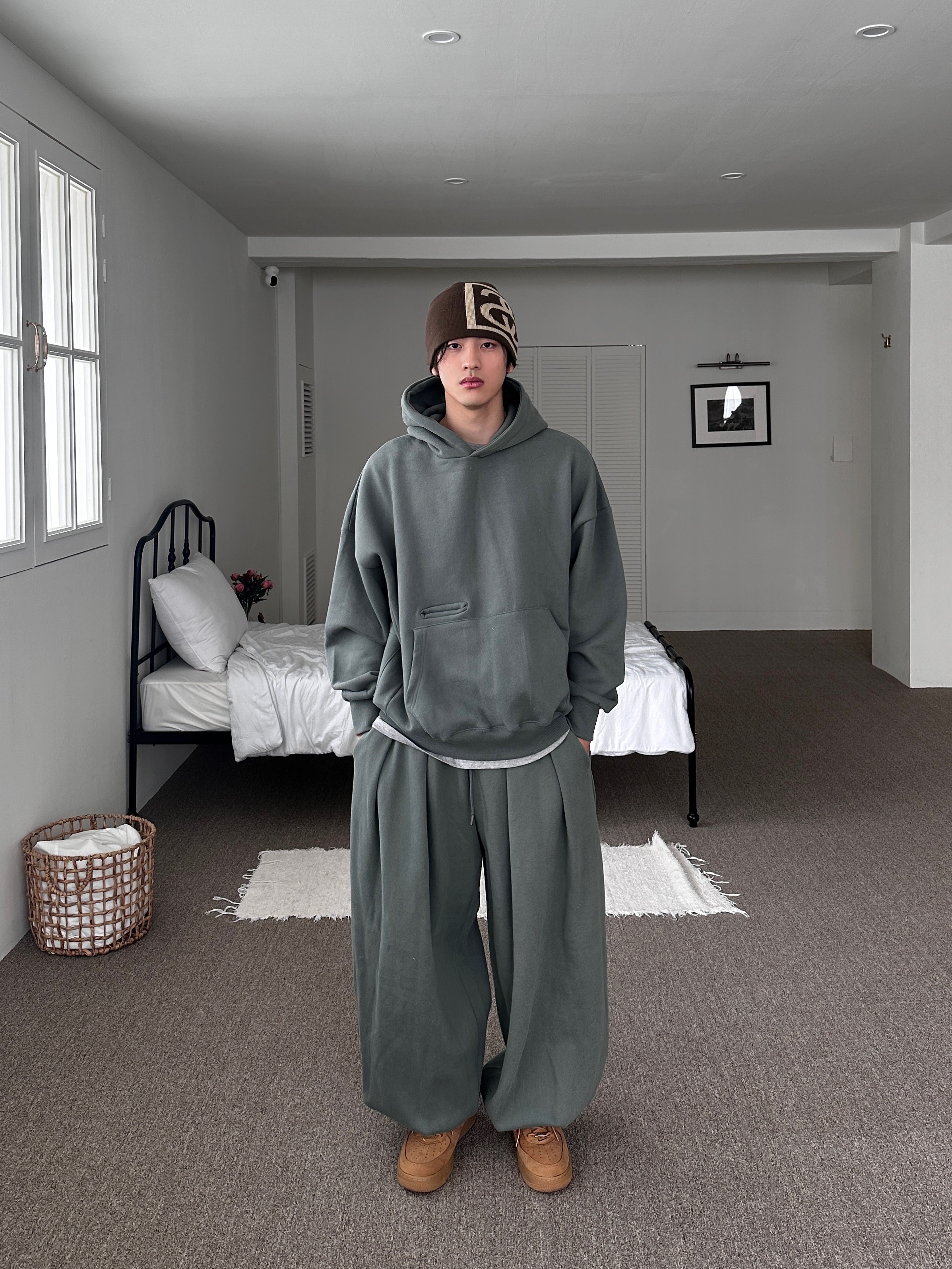 Stussy SS Link Skullcap Beanie Brown, Nike x Supreme Air Force 1 Low Flax 착용 스타일 - 5