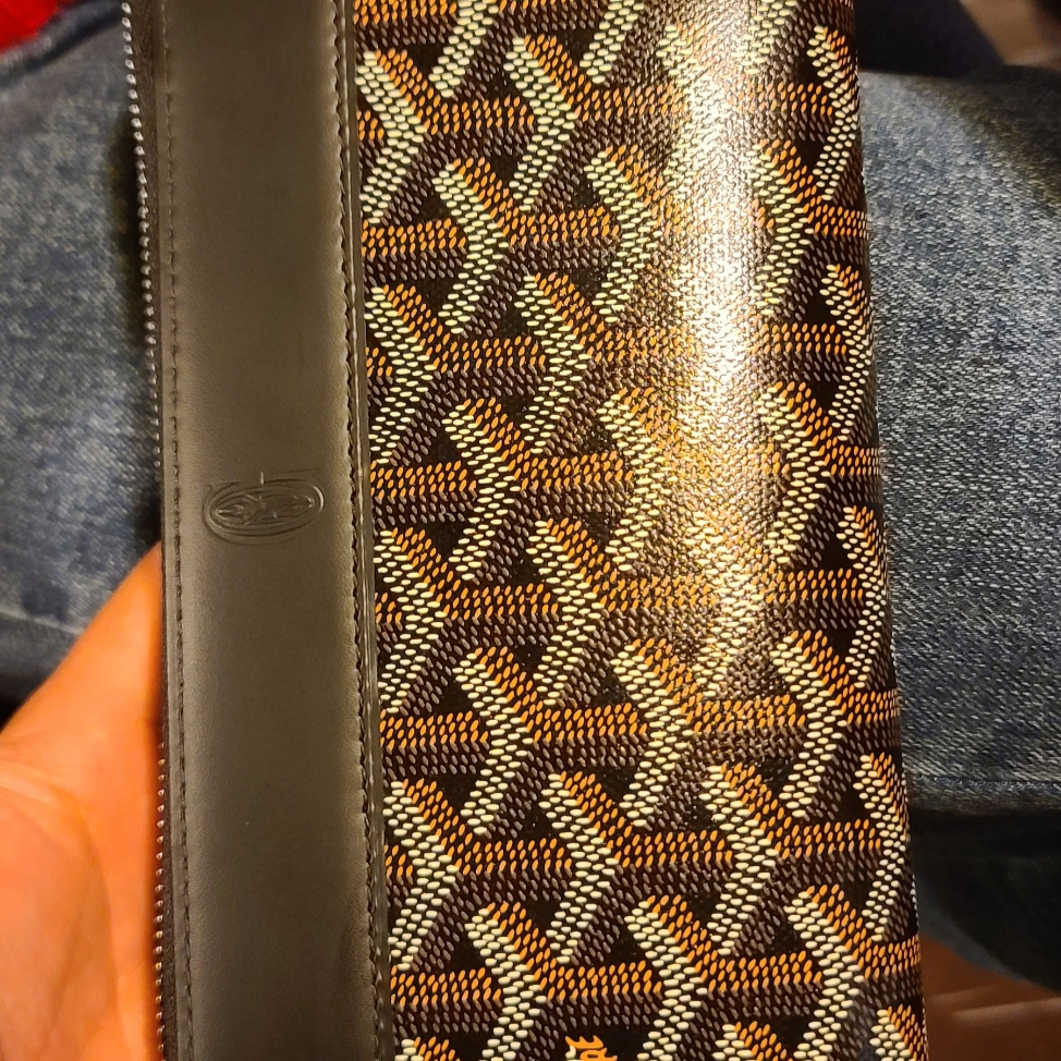 Goyard Matignon GM Wallet Black 착용 스타일