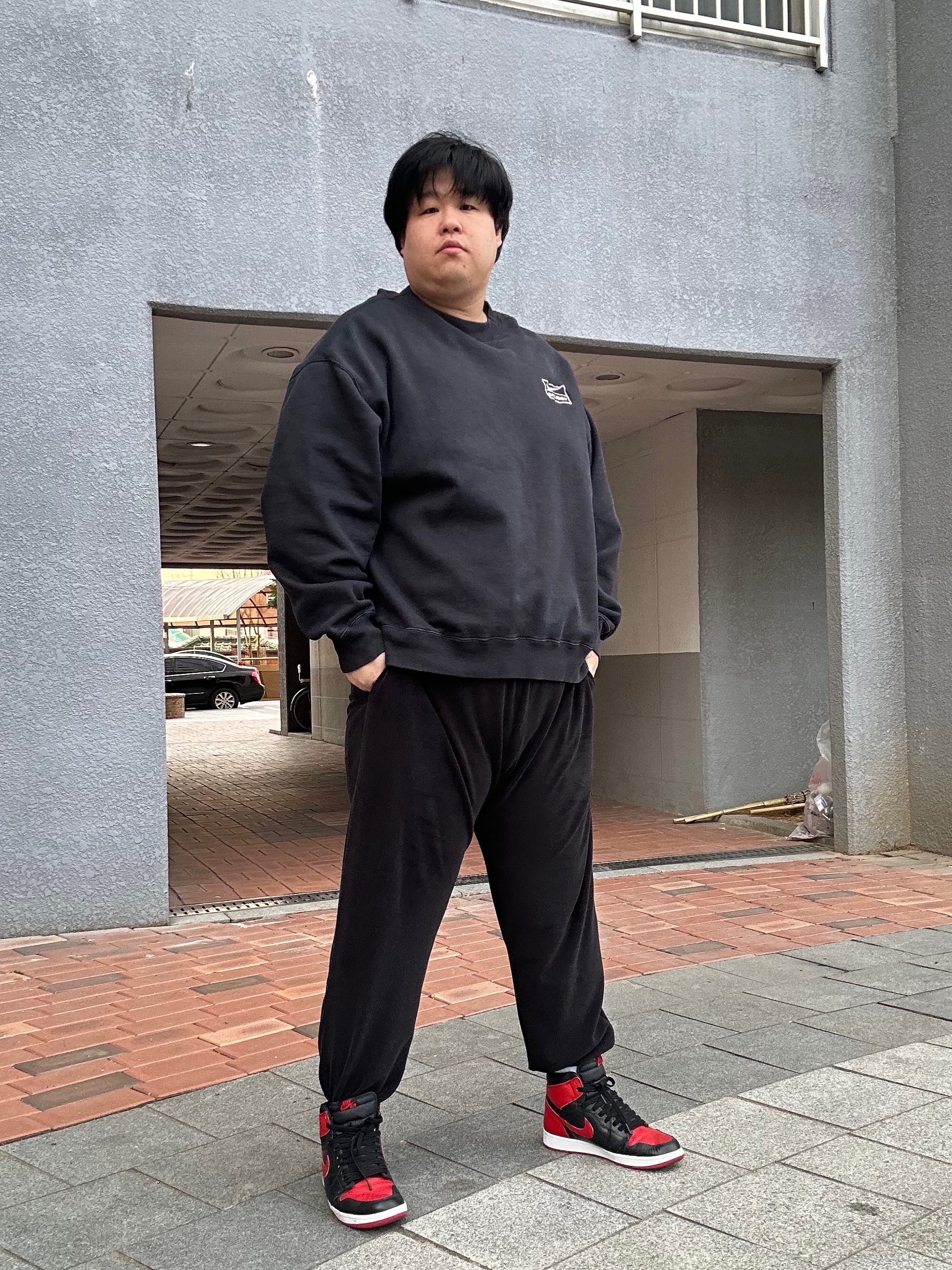 Jordan 1 Retro High OG Patent Bred, Nike x Stussy NRG Washed Fleece Crewneck Black (DO5310-010) 착용 스타일