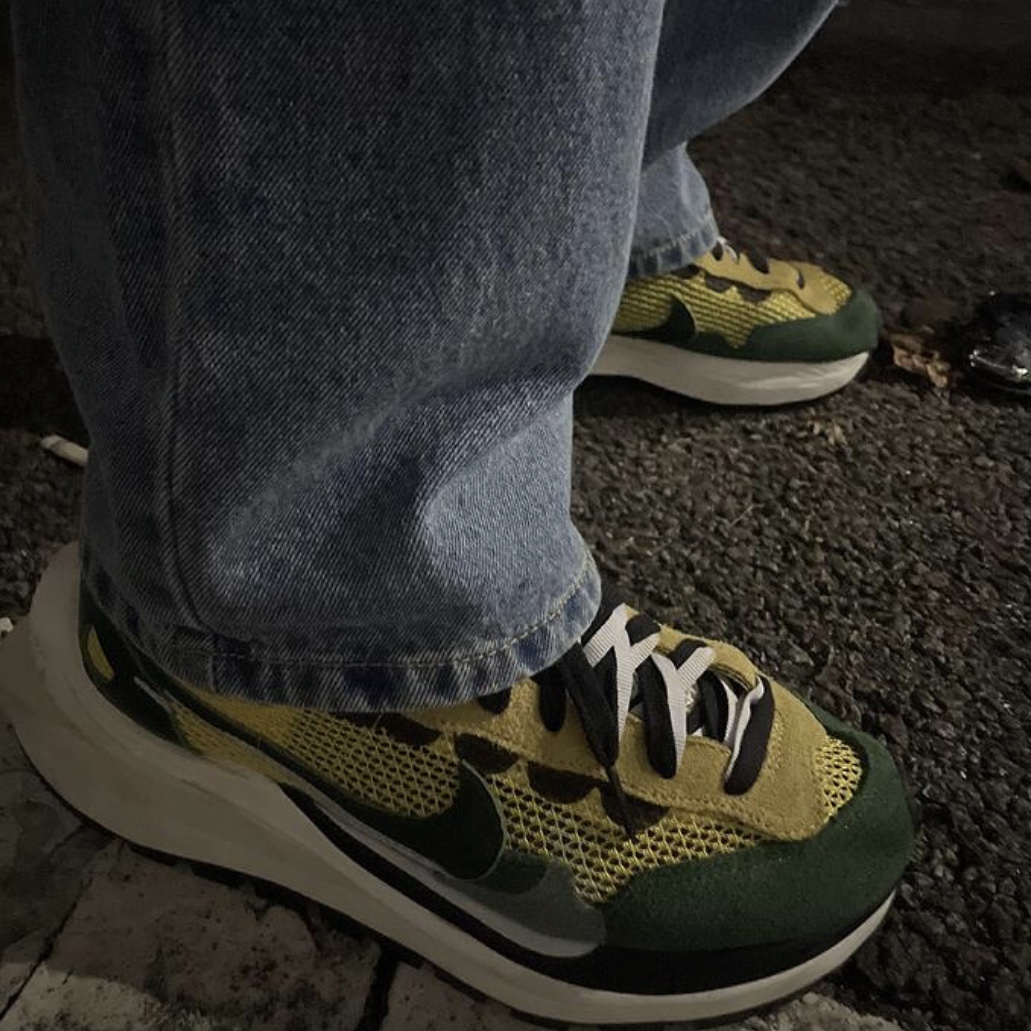 Vandy The Pink Lemonade Varsity Jacket, Nike x Sacai VaporWaffle Tour Yellow & Gorge Green Sail 착용 스타일 - 3