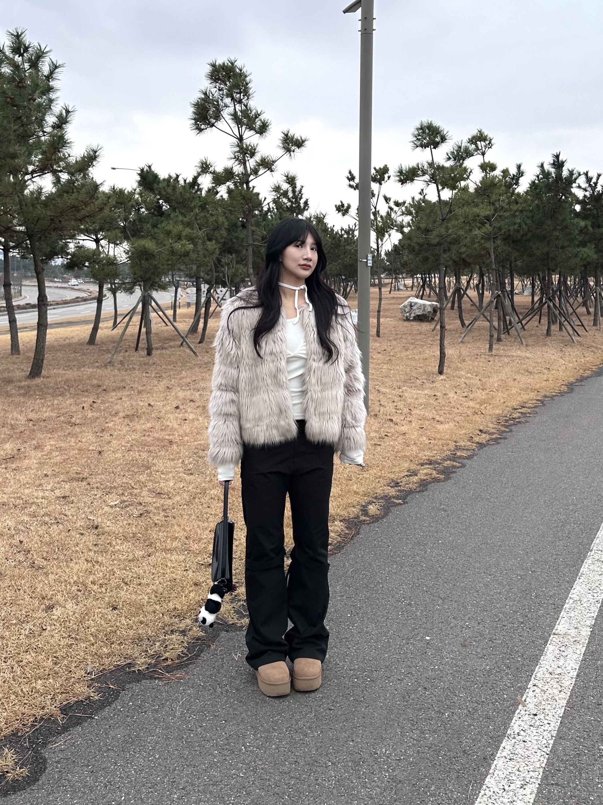 (W) UGG Classic Ultra Mini Platform Boots Chestnut 착용 스타일 - 2