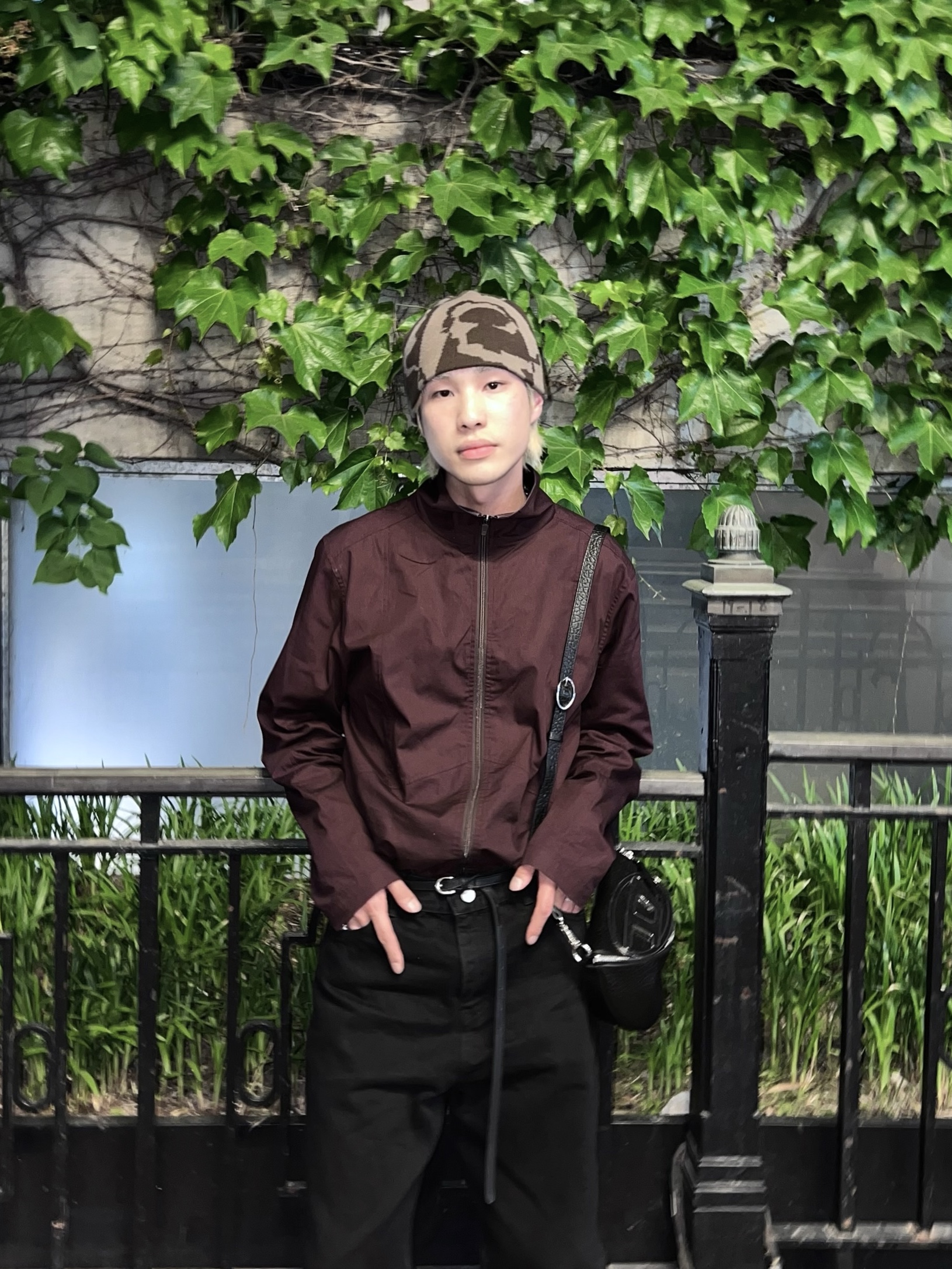 Diesel 1DR Crossbody Bag in Bubble Leather Black, Dr. Martens x Raf Simons Keaton II Steel Toe Black 착용 스타일 - 2