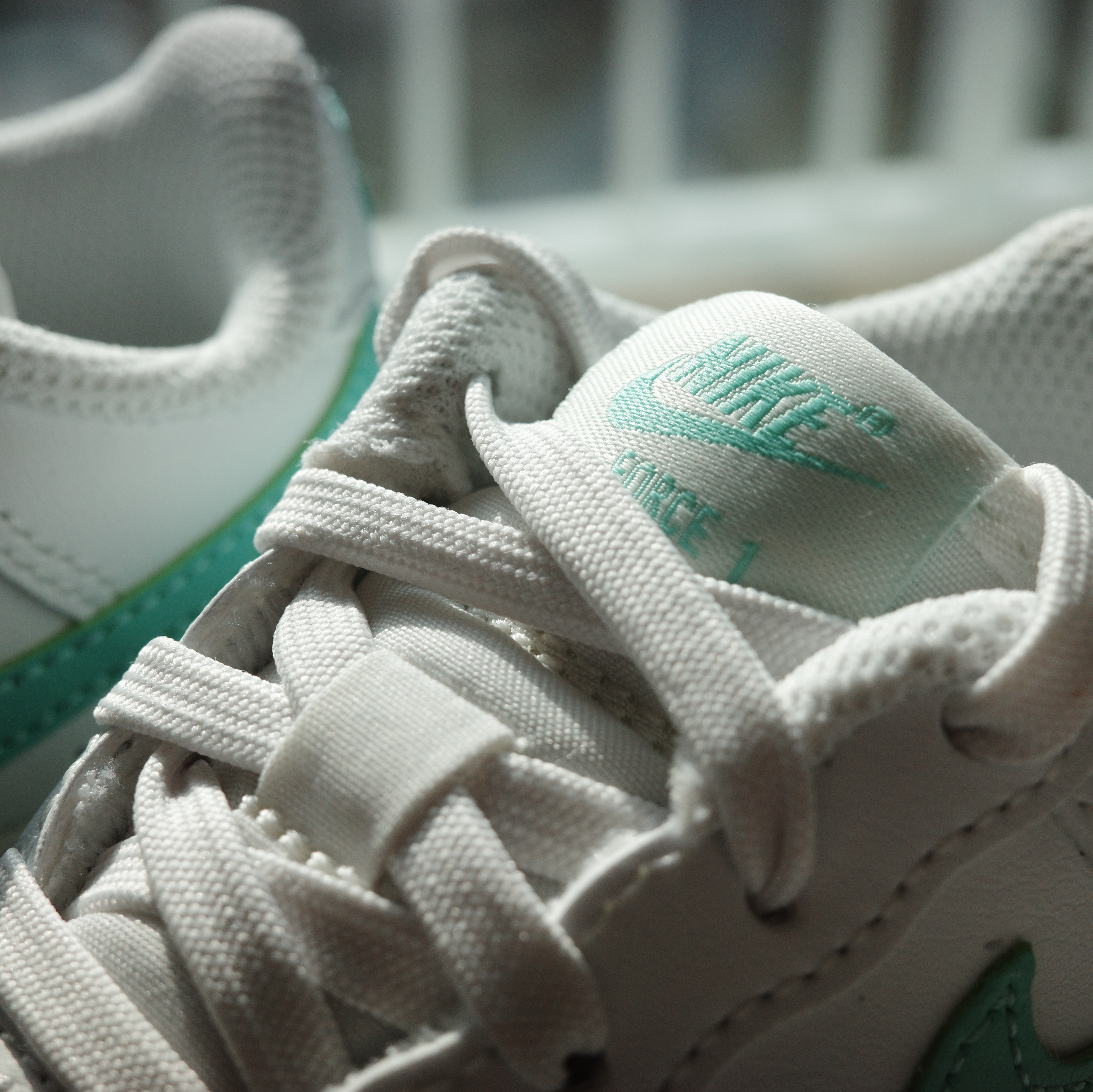 (TD) Nike Air Force 1 Low Summit White Emerald Rise 착용 스타일 - 4