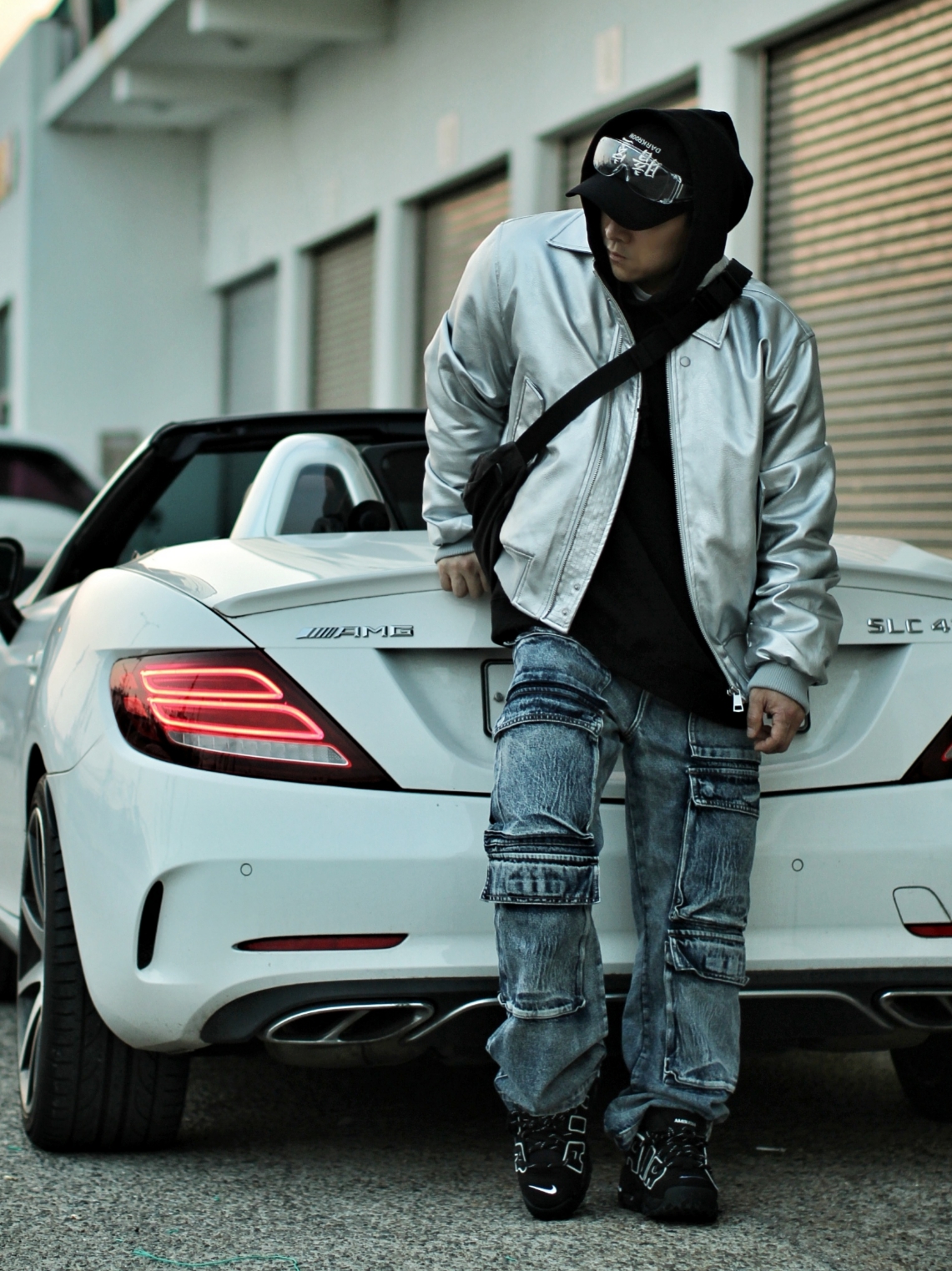 Nike x Ambush Air More Uptempo Low Black and White, Darkr8m Studio Upside Down Silver Logo Cap 착용 스타일 - 4