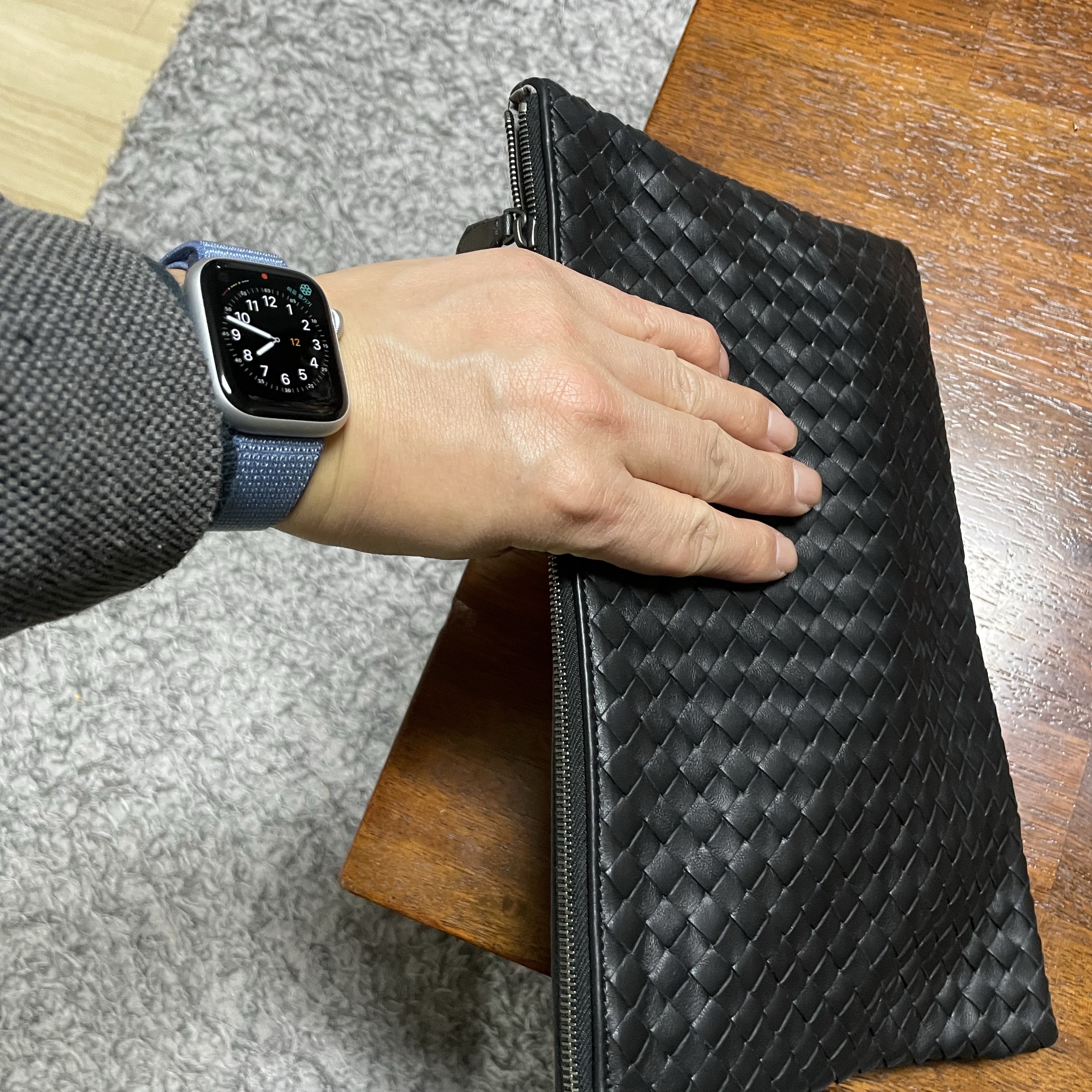 Bottega Veneta Document Case Black 착용 스타일 - 3