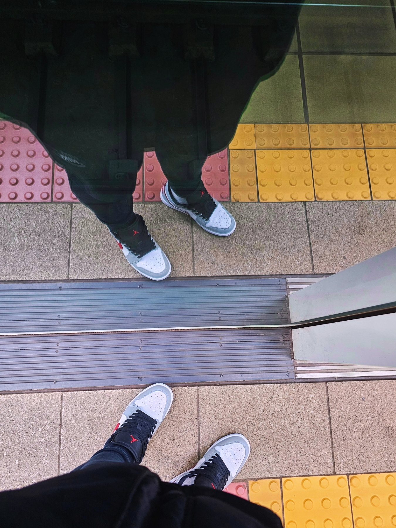Jordan 1 Low Light Smoke Grey 착용 스타일 - 1